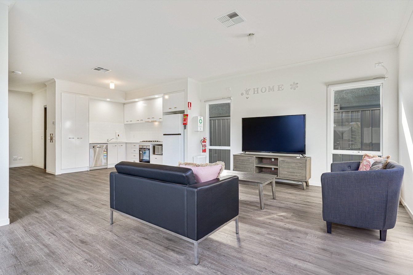 Stunning Platinum SDA Home in Thriving Evanston Community — Home image 4