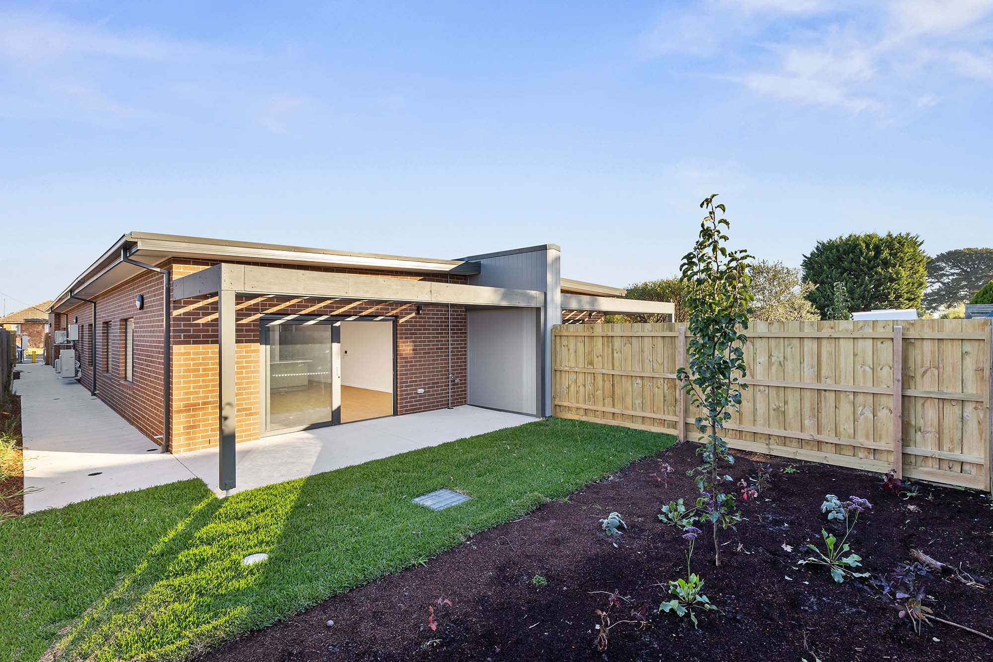 2 Bed High Physical Support House Just Moments From Chelsea Beach! — Home image 4