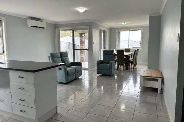 ๐ก Male Participant SIL Vacancy โ Central Coast Ready for a fresh start? A supportive, welcoming home is waiting just for you. in Lake Haven
