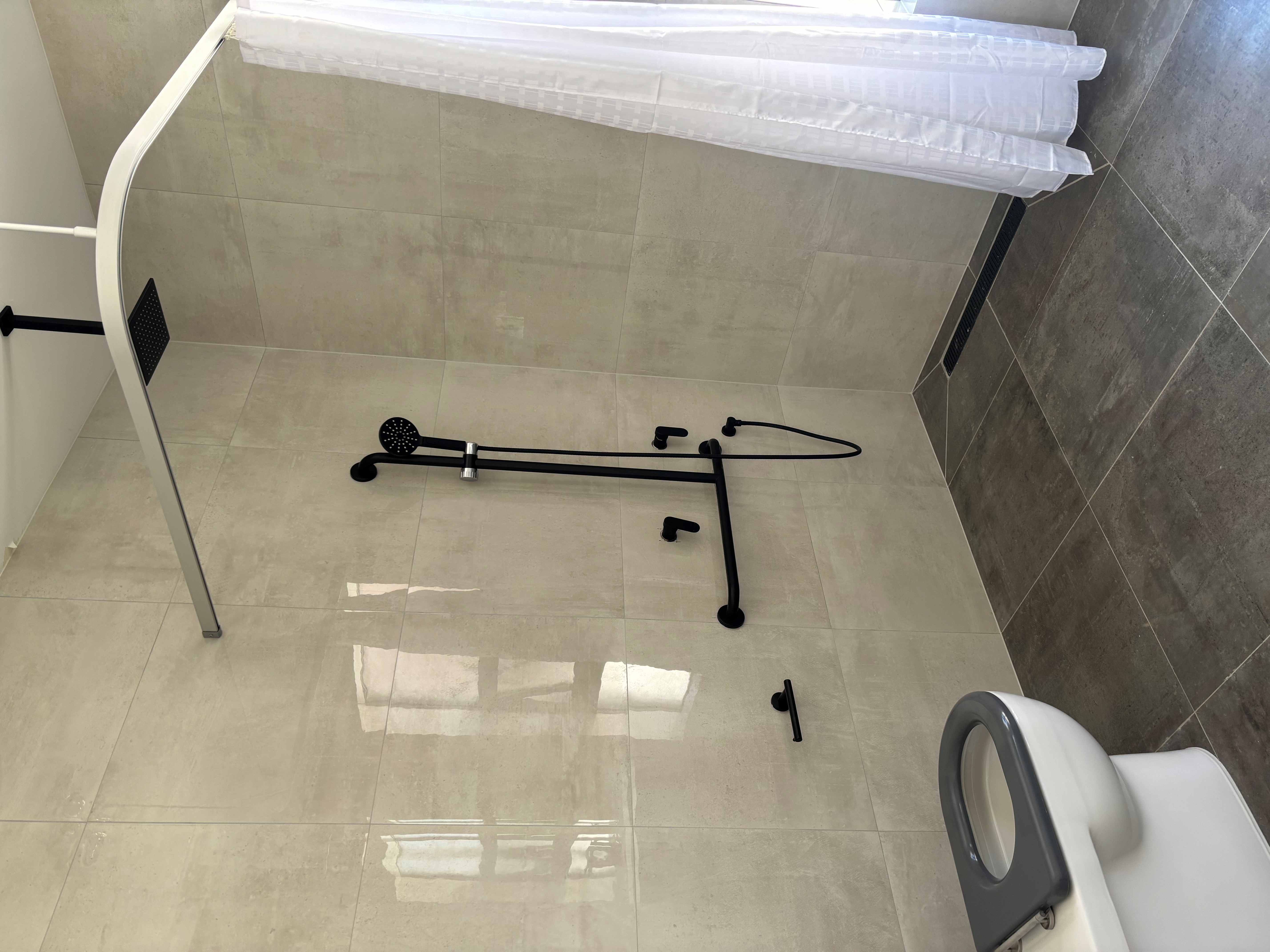 MTA Available now - Live alone 2 bedroom HPS Unit - Bring your Care Team — Home image 3