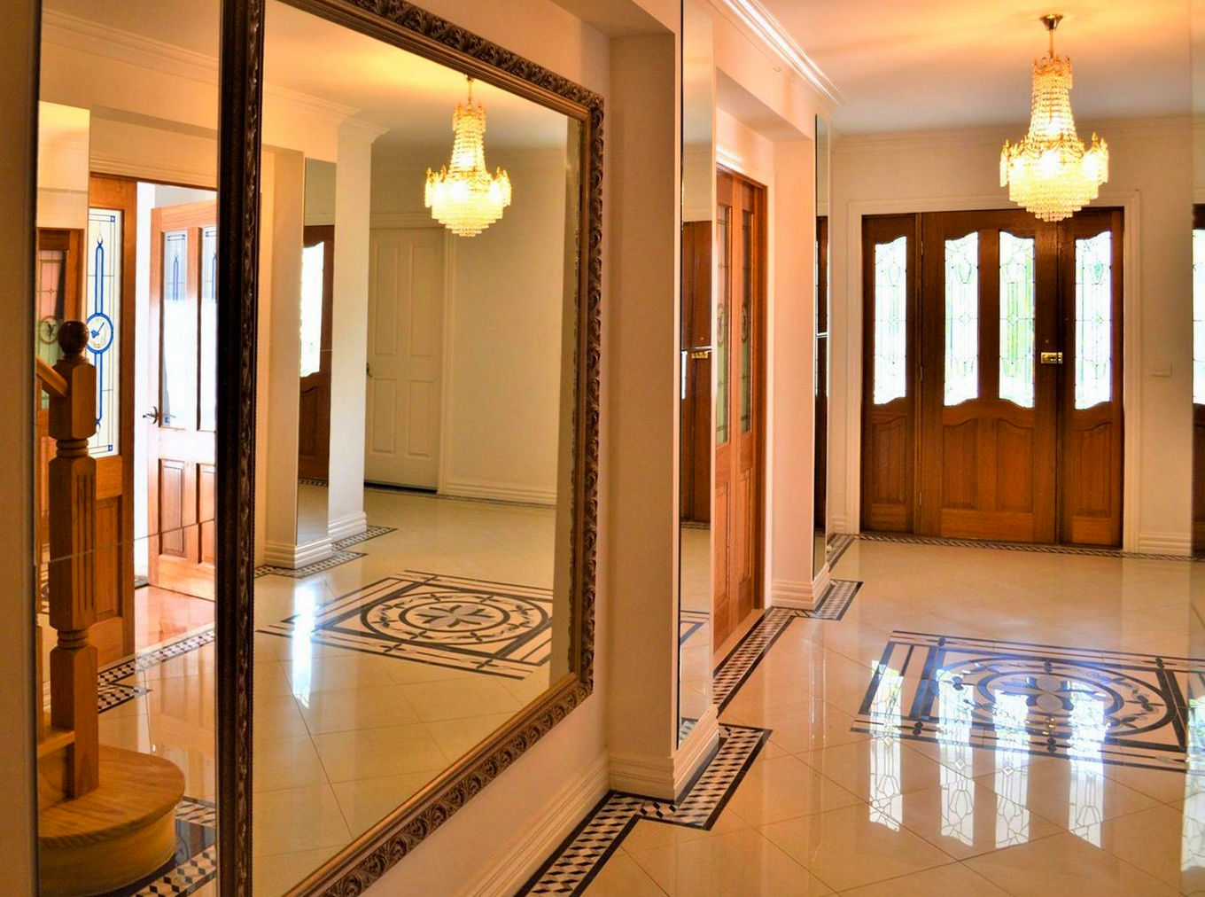 SIL - Grand living with great views — Home image 2