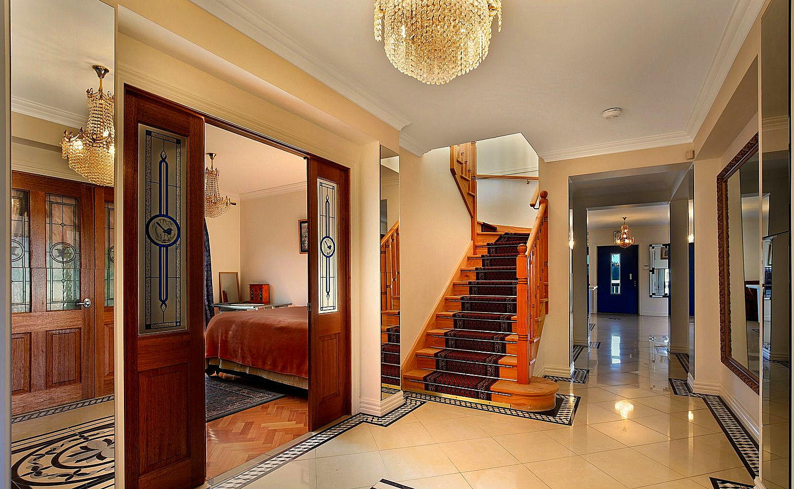 SIL - Grand living with great views — Home image 5