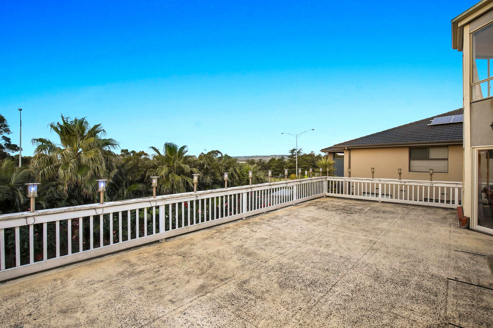 SIL - Grand living with great views — Home image 13