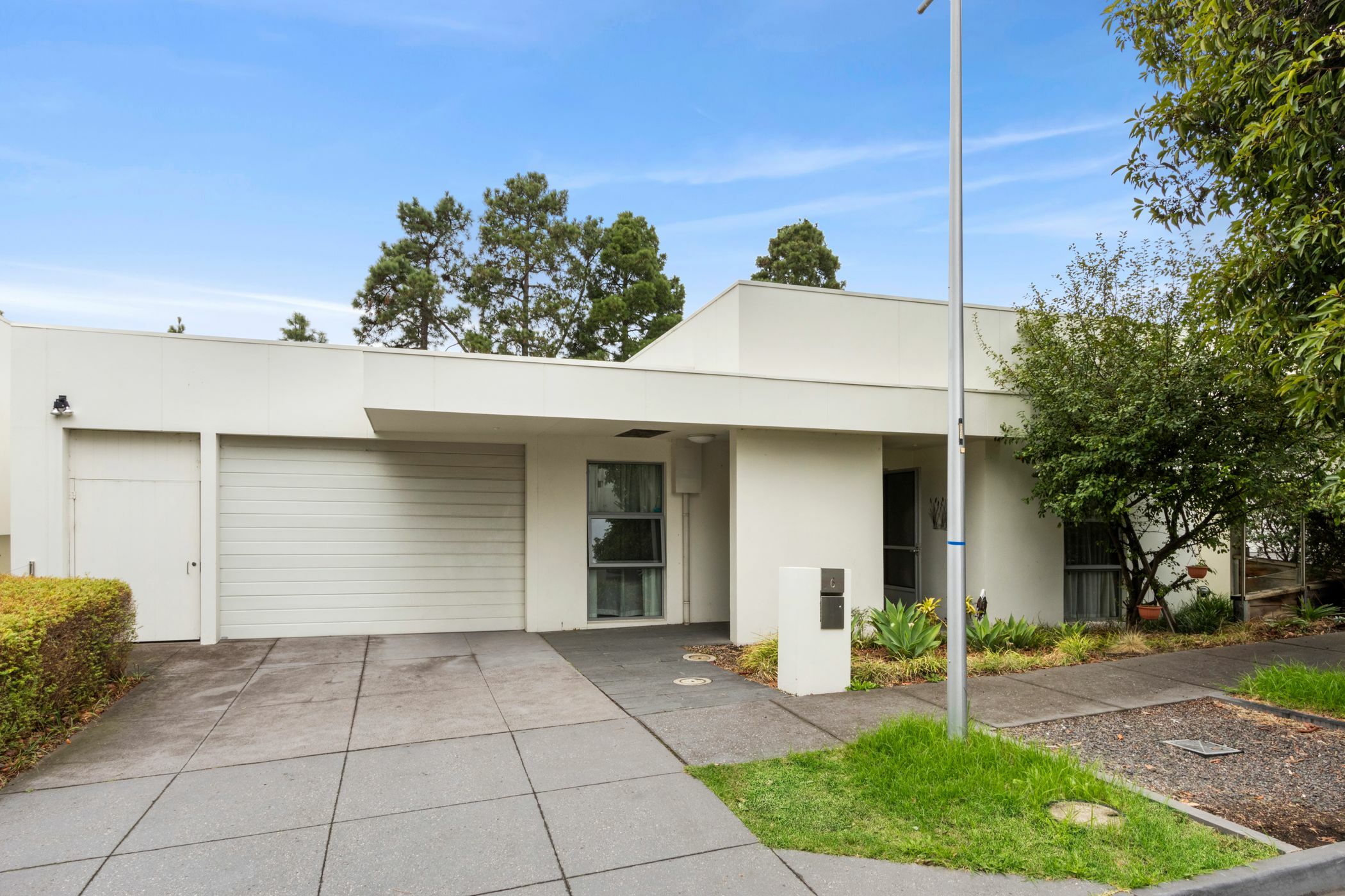 Leafy Kew awaits you in this Fully accessible home in Kew
