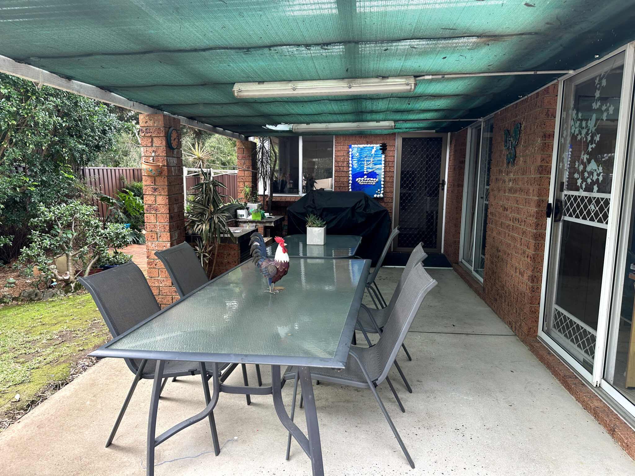 Convenient location in a quiet street — Home image 2
