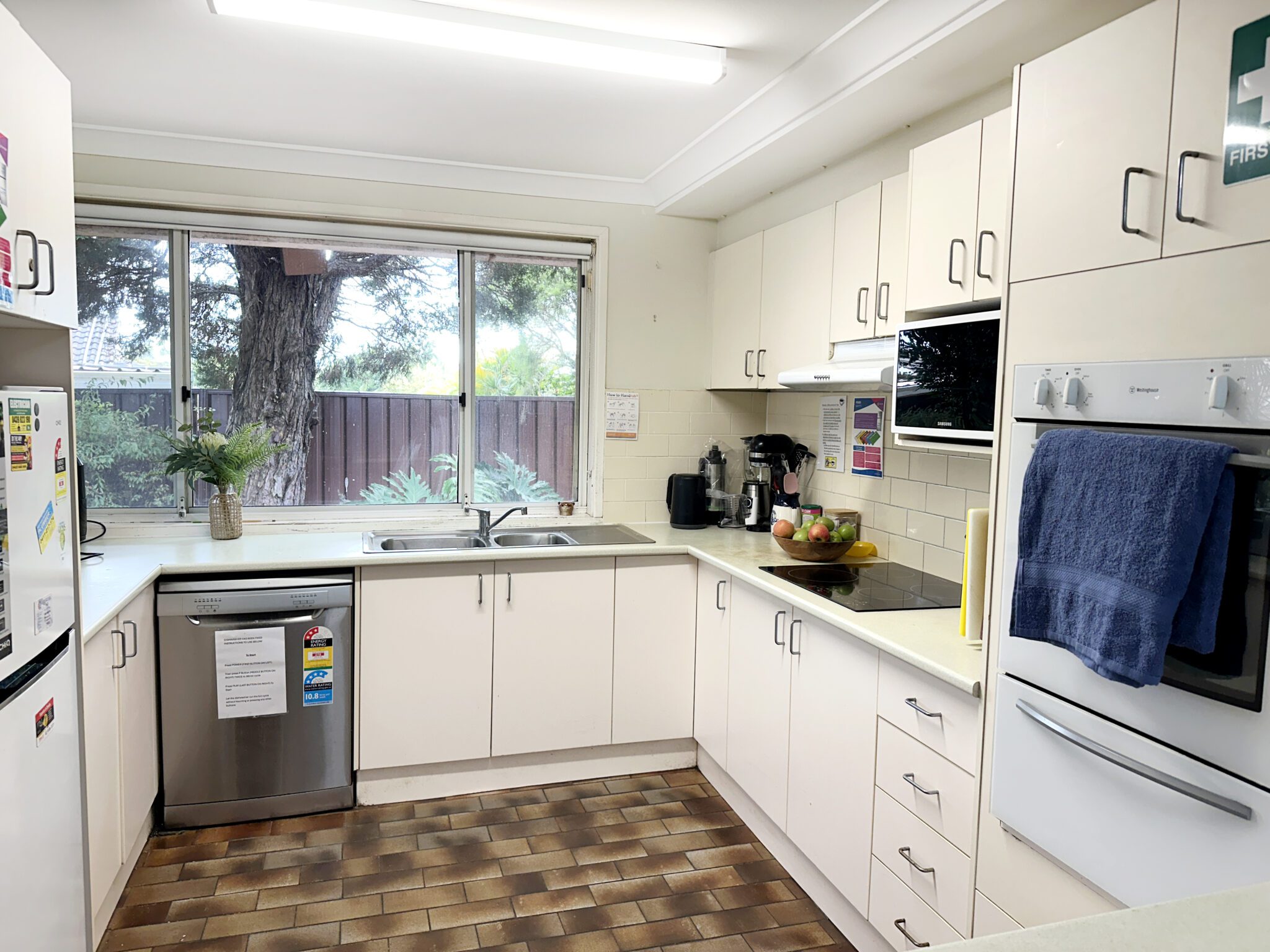 Convenient location in a quiet street — Home image 4