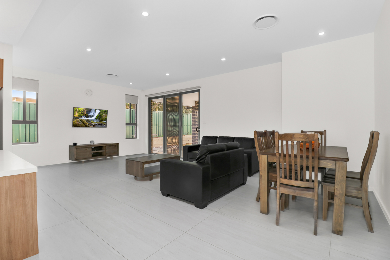 Well Maintained and peaceful living in Quakers Hill — Home image 3