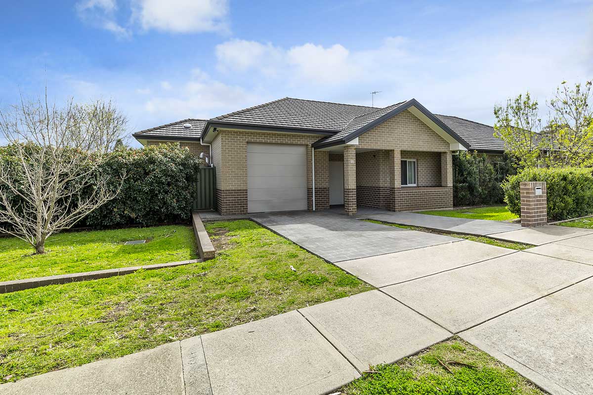 Housing two villas with common living area, spacious property in ideal location in St Clair