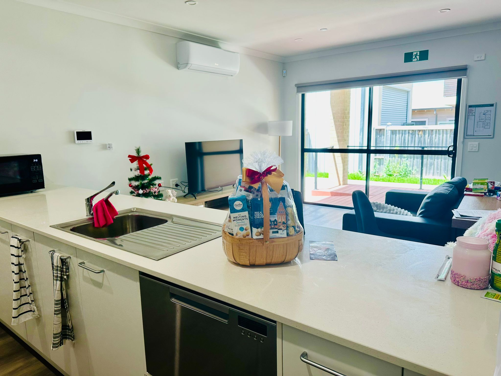 Brand New 3 bedroom SDA -HPS prime location at Airport West — Home image 2