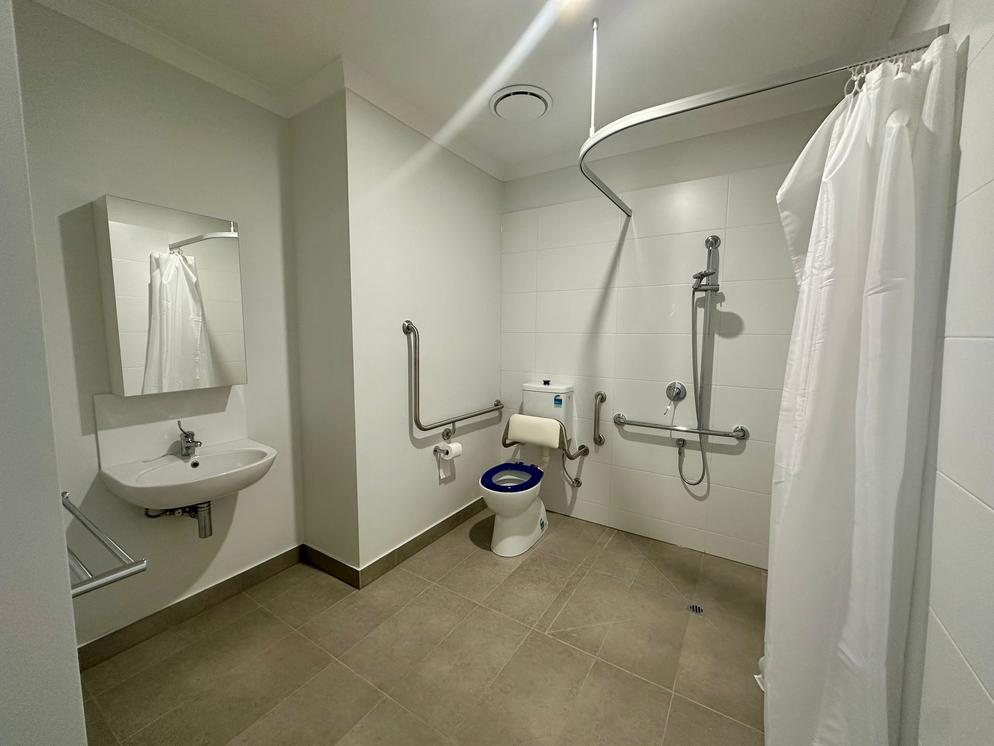 Brand New 3 bedroom SDA -HPS prime location at Airport West — Home image 5