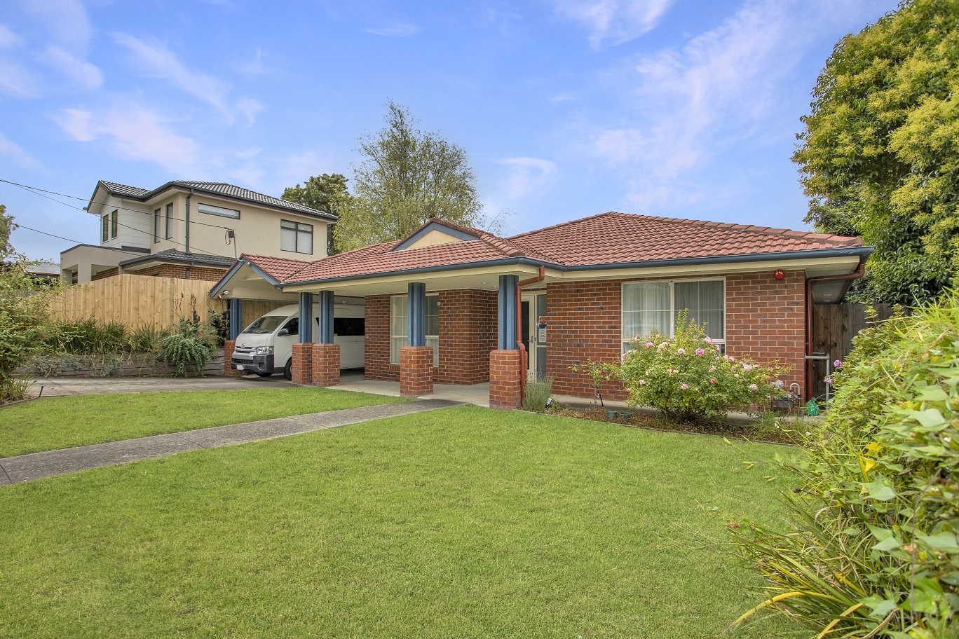 Open plan home close to all the amenities in Mitcham