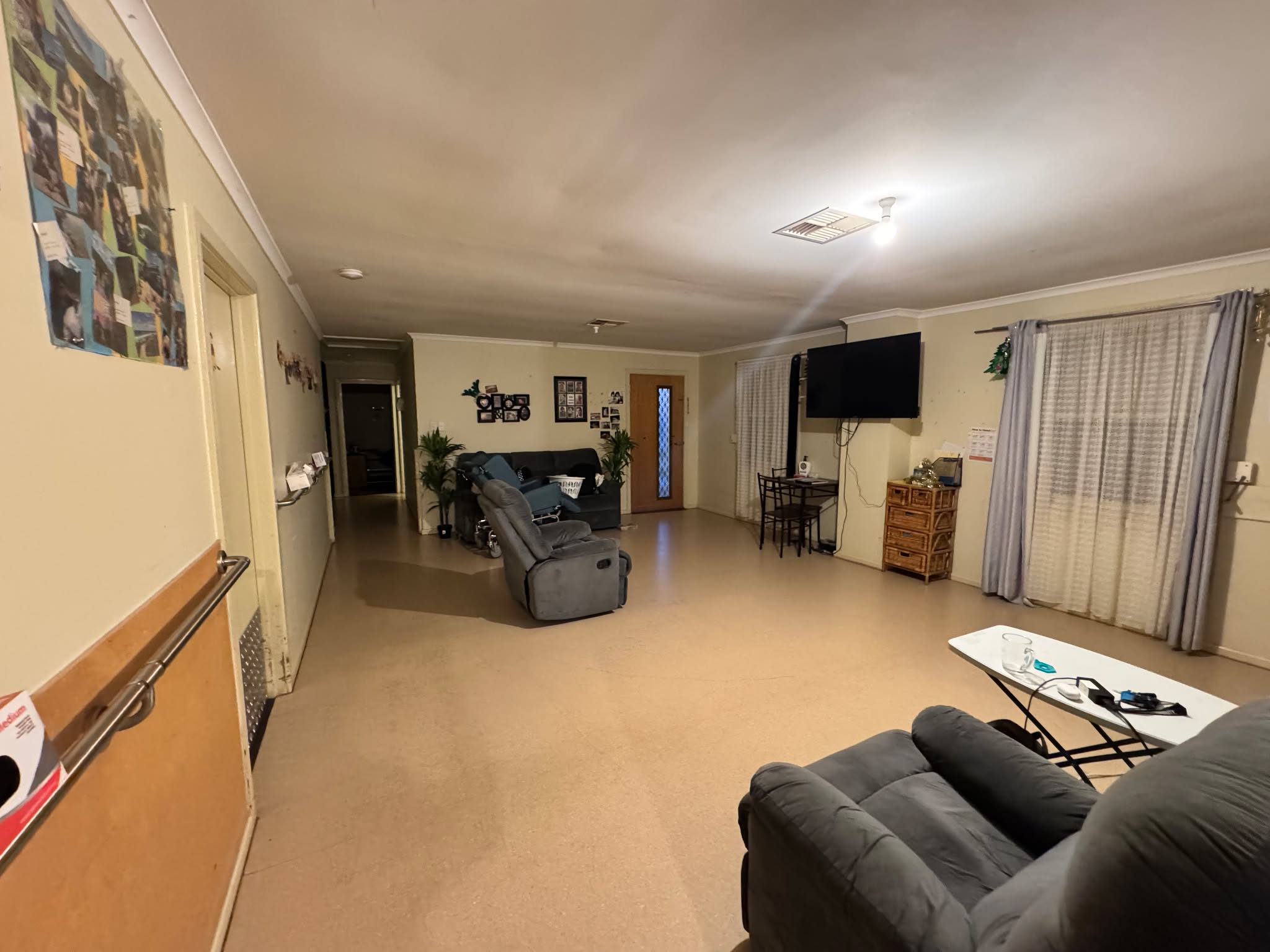 Port Augusta - 1 Vacancy 4 Bedroom Residence Basic — Home image 3