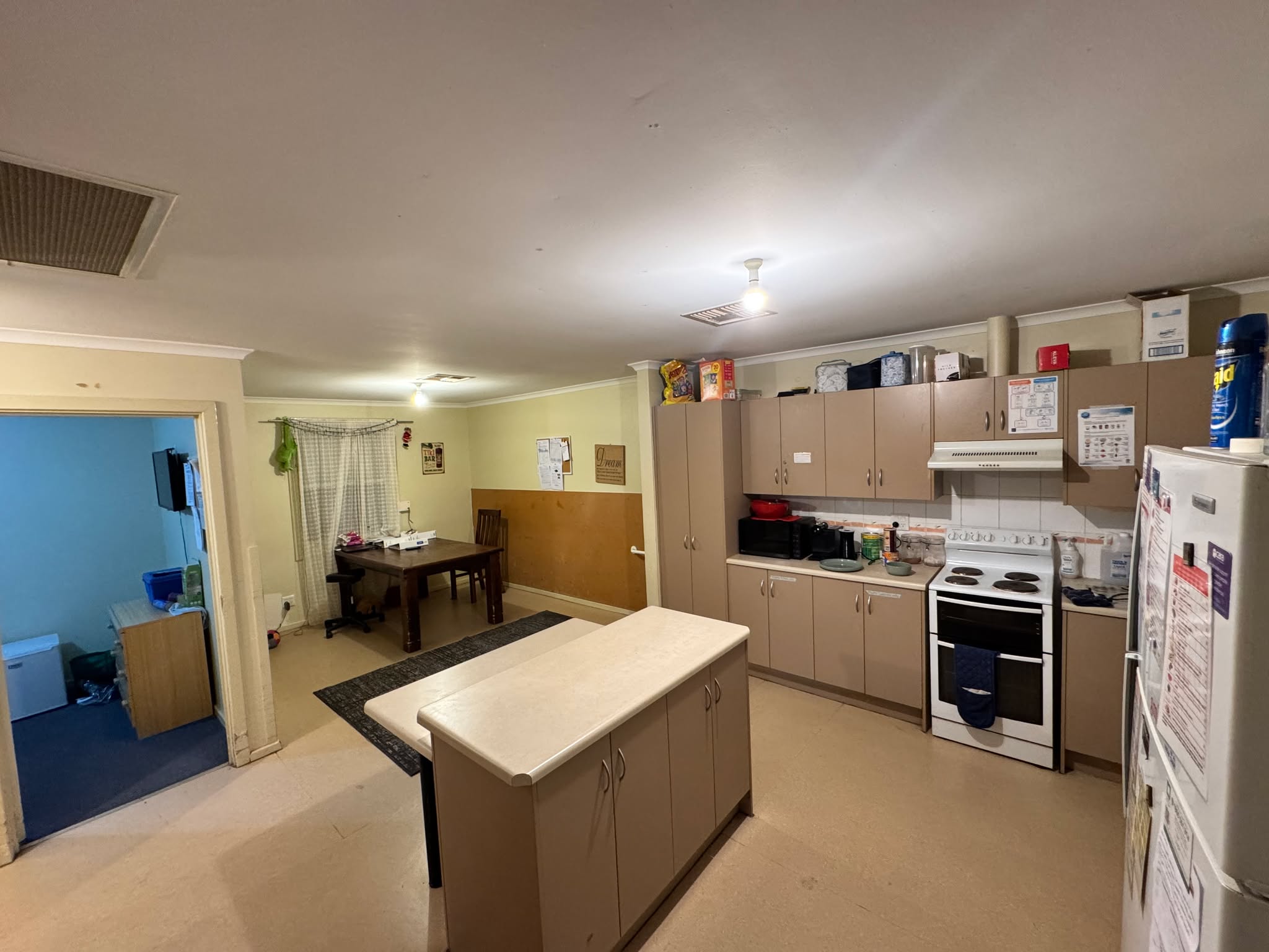 Port Augusta - 1 Vacancy 4 Bedroom Residence Basic — Home image 4