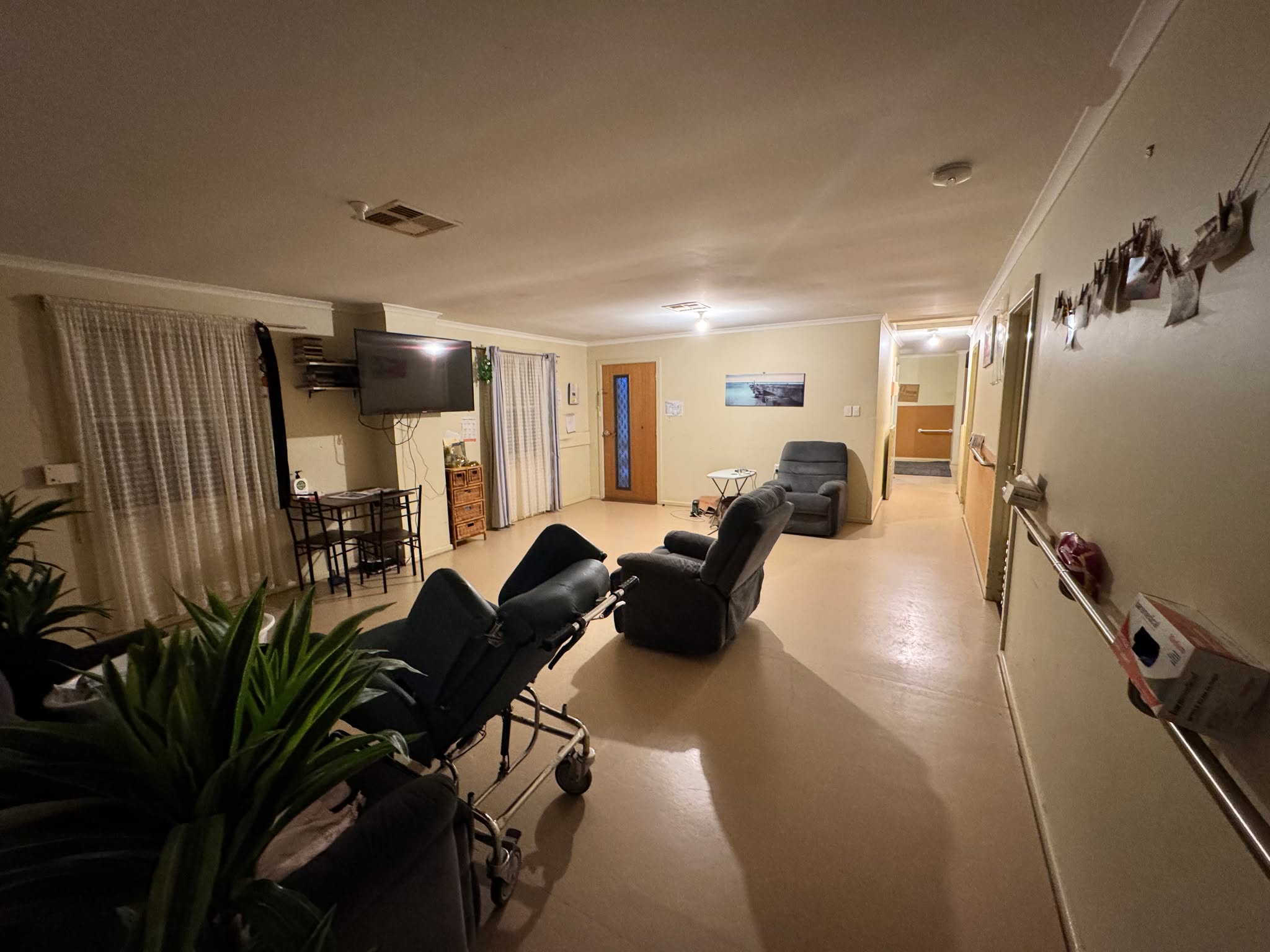 Port Augusta - 1 Vacancy 4 Bedroom Residence Basic — Home image 5