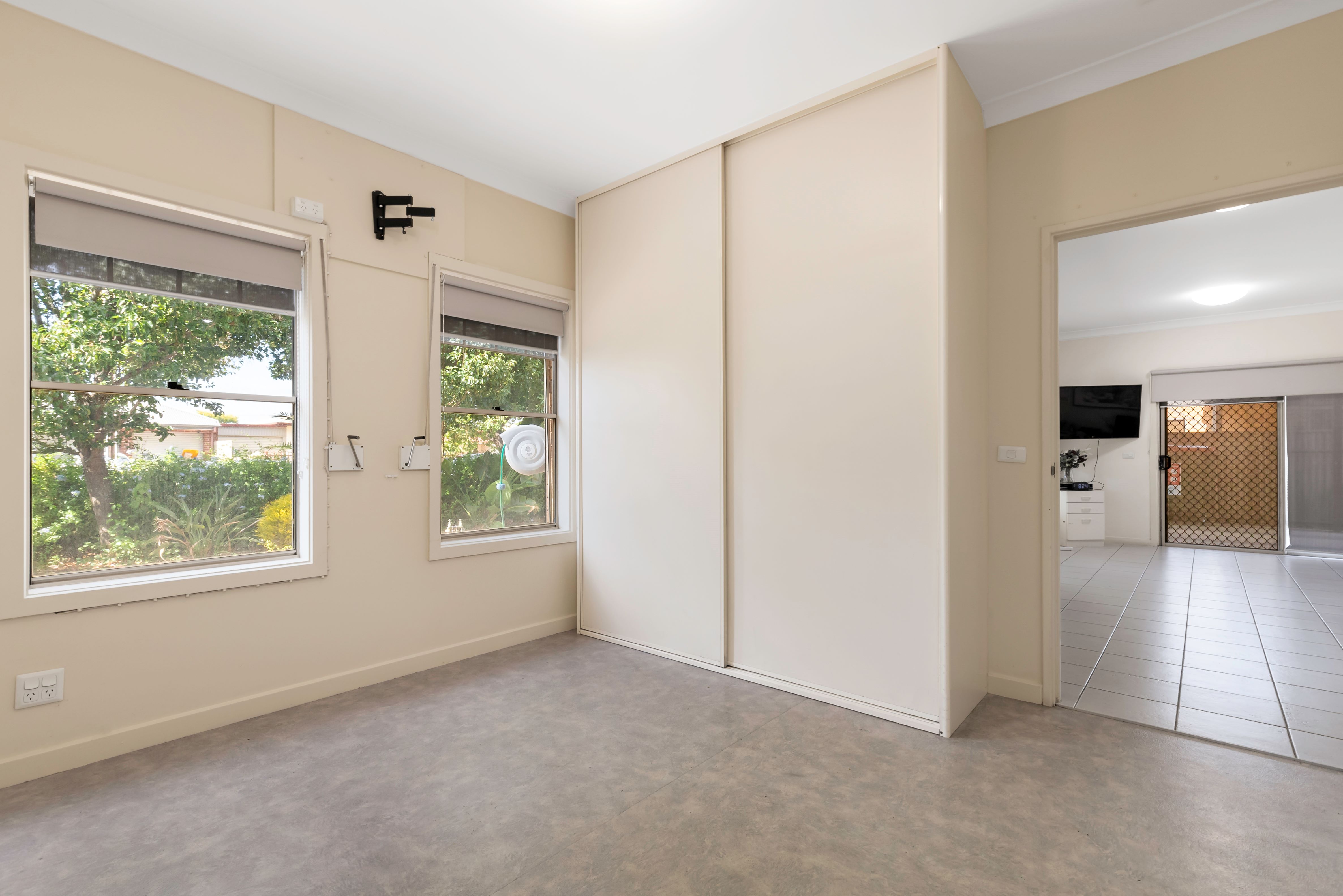 Ferryden Park - 1 Vacancy in 4 Bedroom Residence Basic — Home image 3