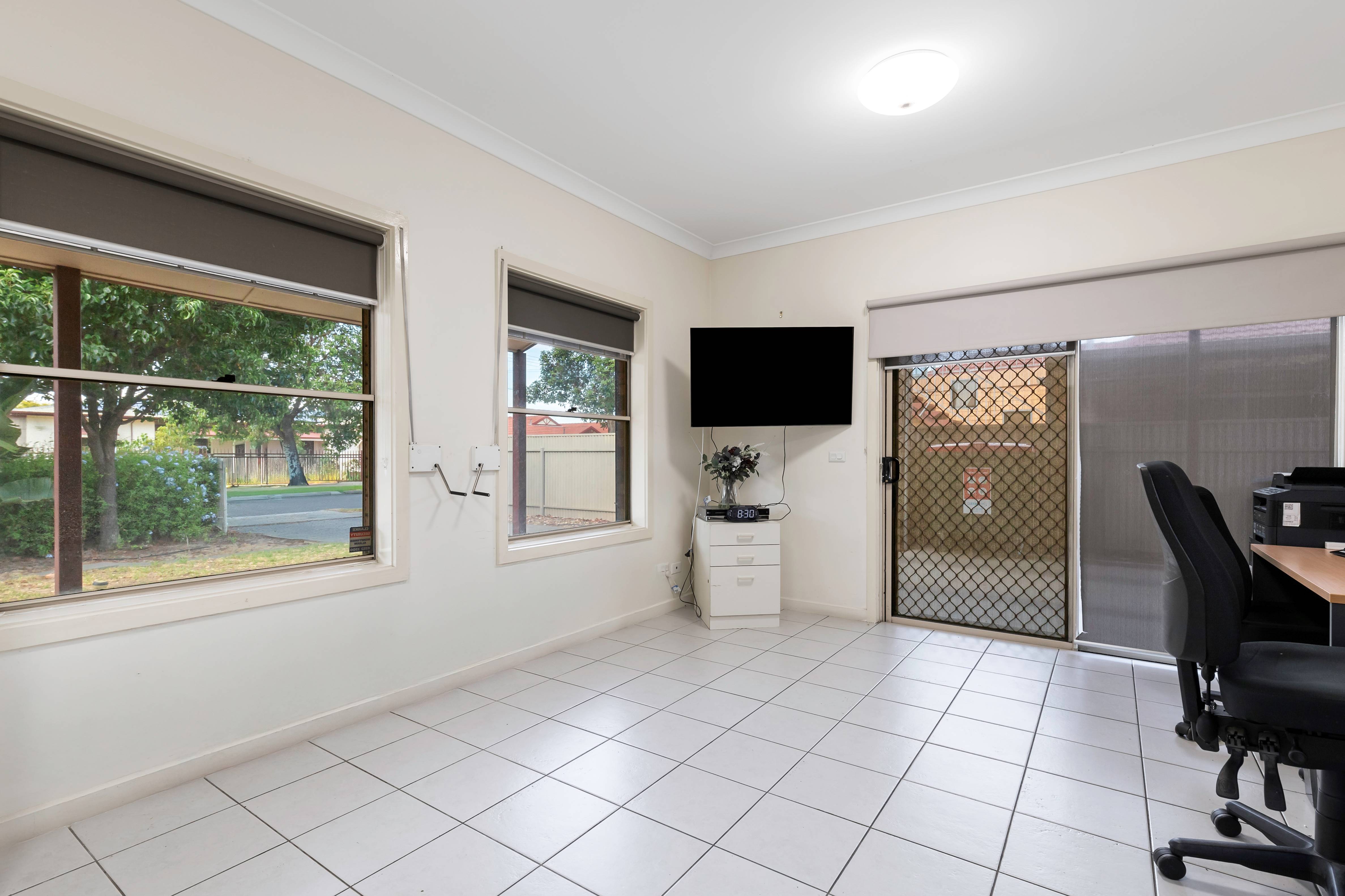 Ferryden Park - 1 Vacancy in 4 Bedroom Residence Basic — Home image 5