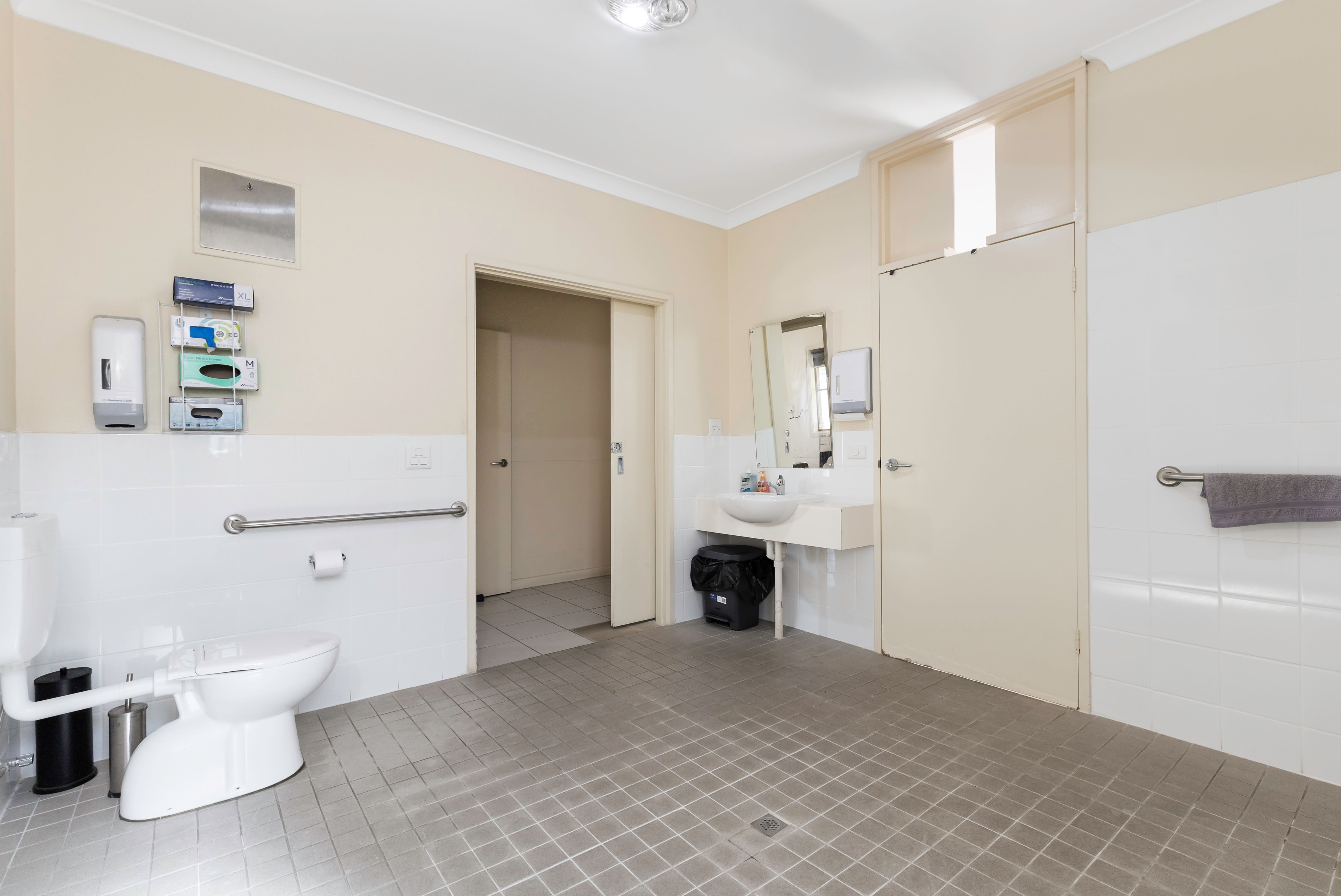 Ferryden Park - 1 Vacancy in 4 Bedroom Residence Basic — Home image 6