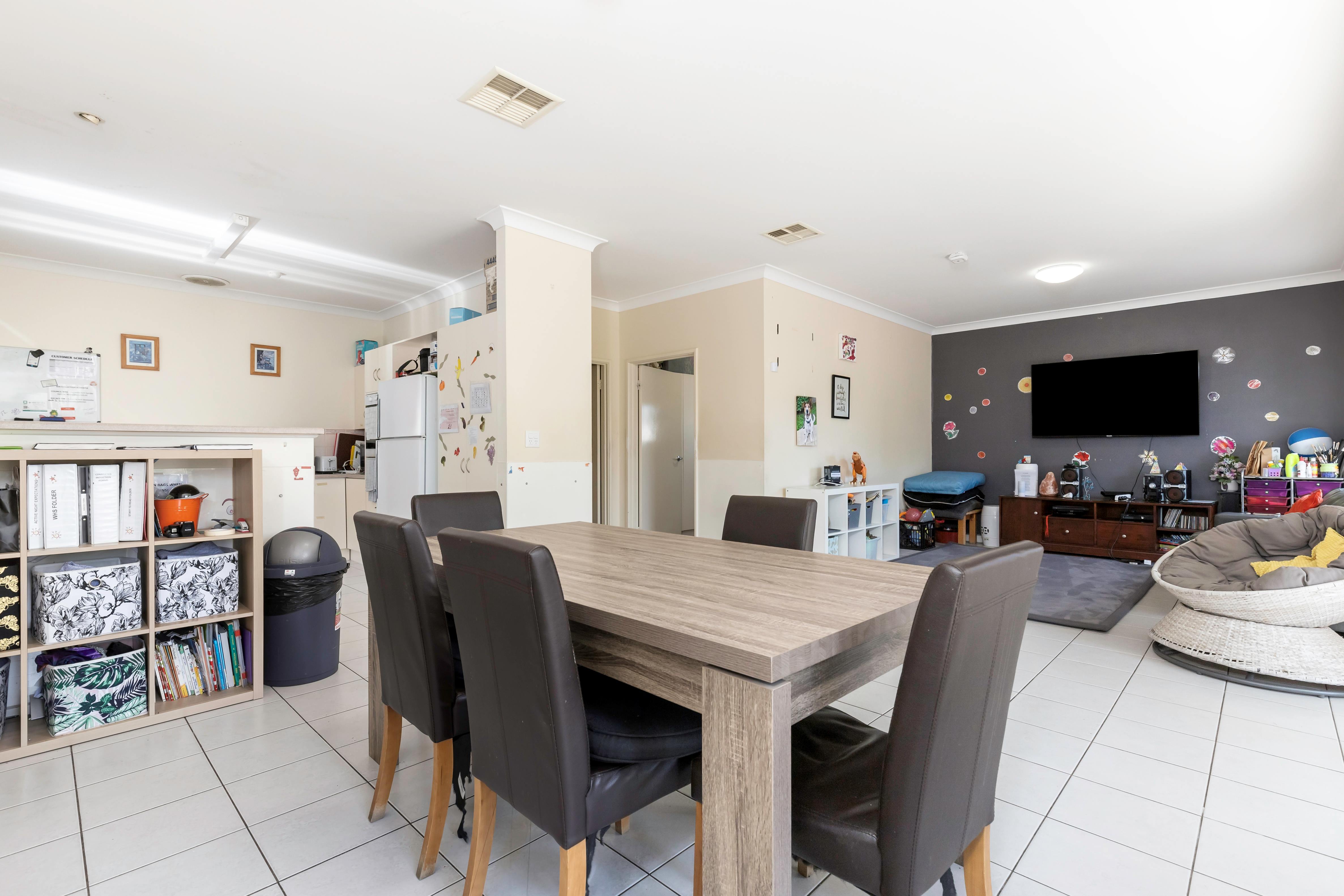 Ferryden Park - 1 Vacancy in 4 Bedroom Residence Basic — Home image 9