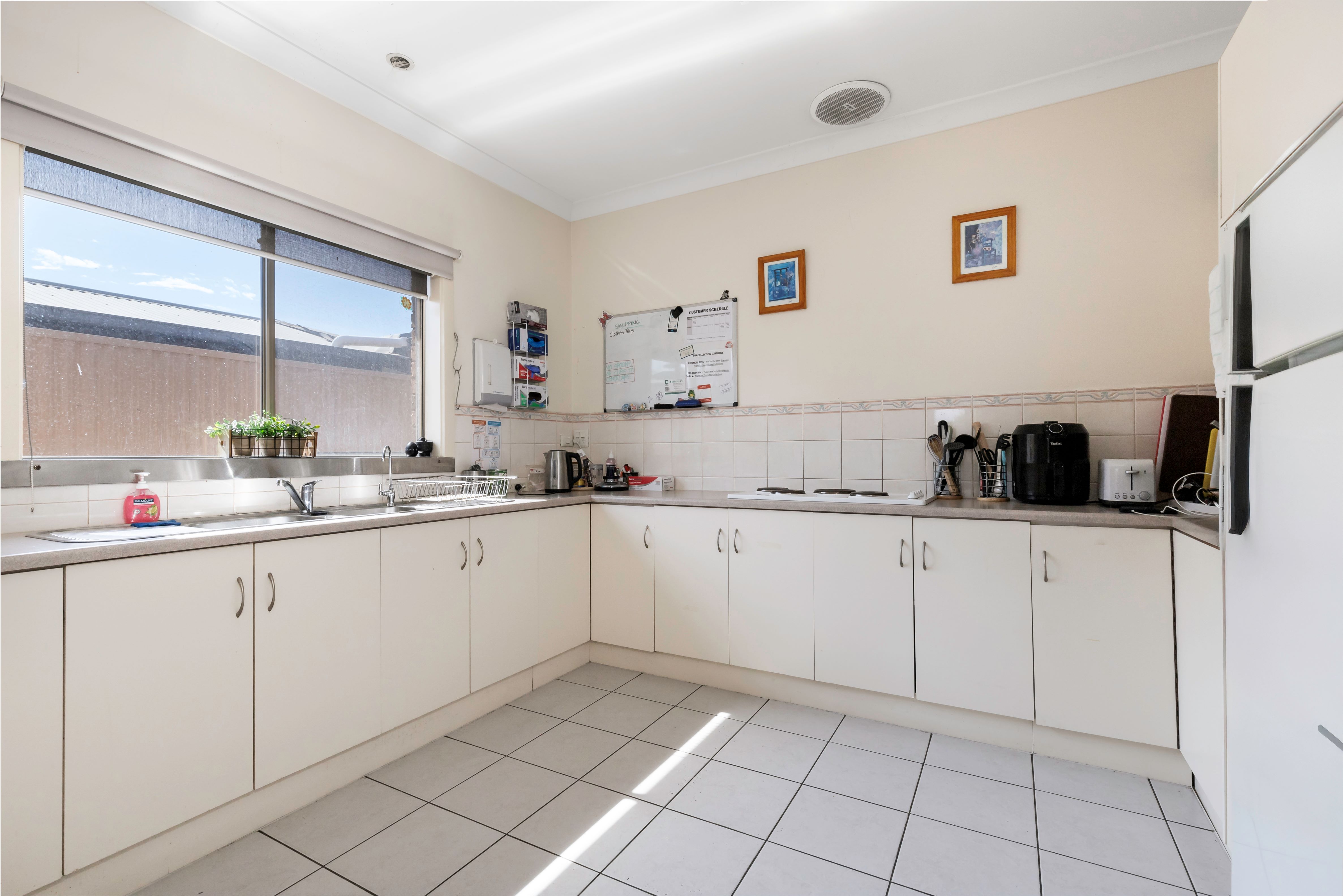 Ferryden Park - 1 Vacancy in 4 Bedroom Residence Basic — Home image 11