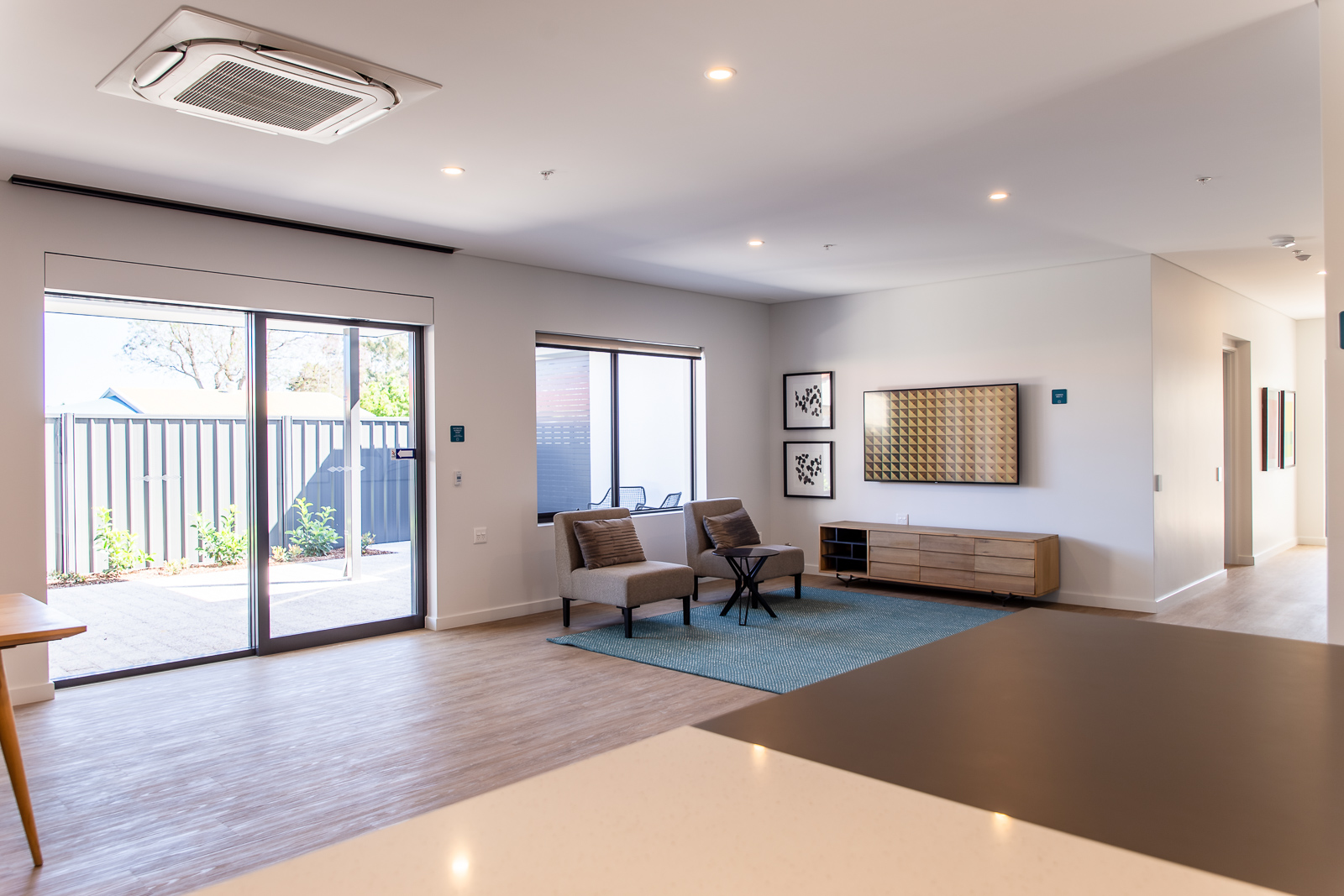 Large 3 Bedroom Home for Sharing with Adjoining Villa in Desirable Location. Disability Accommodation — Home image 4