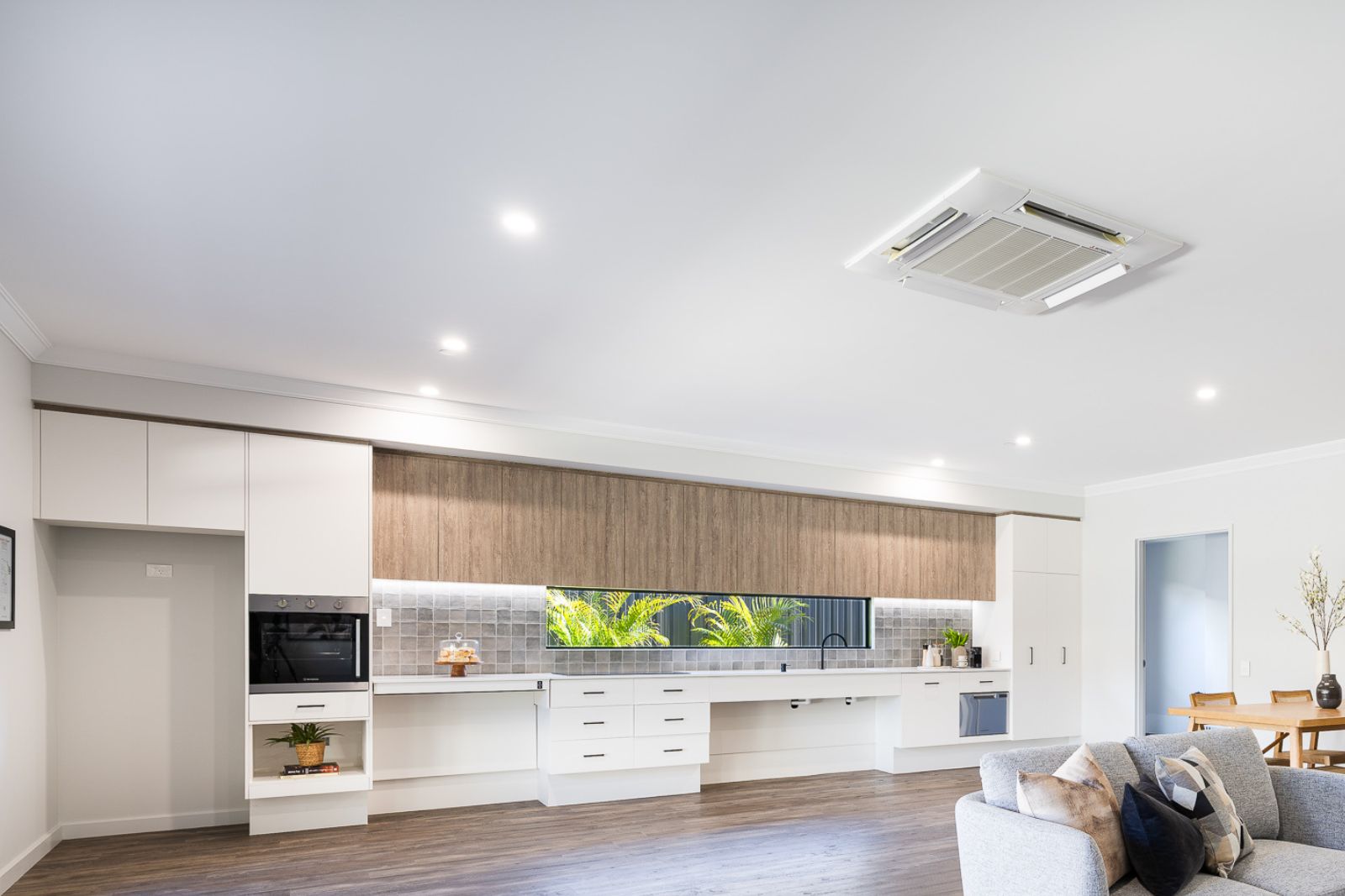 Large 3 Bedroom Home for Sharing with Adjoining Villa in Desirable Location. Disability Accommodation — Home image 14