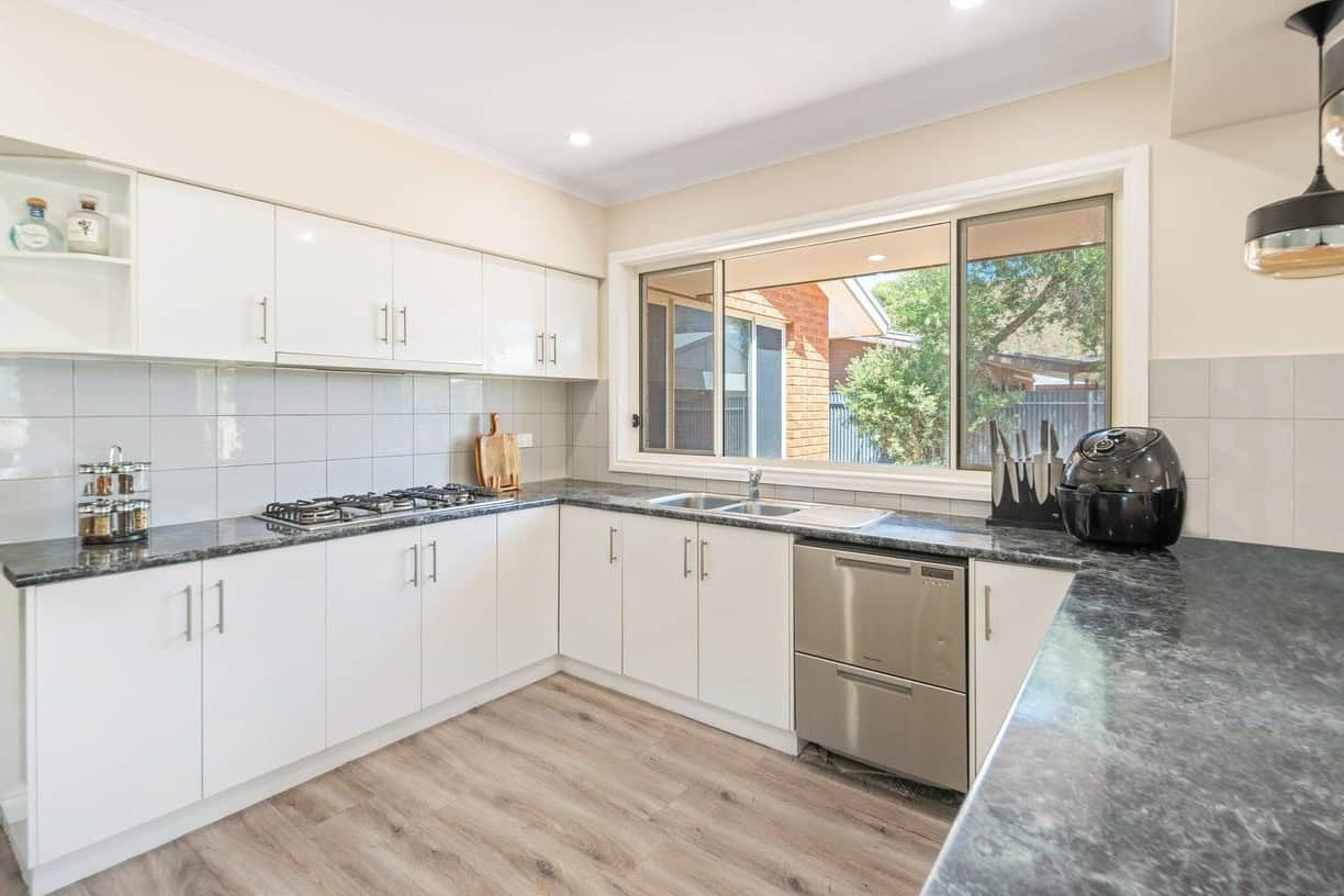 Links kitchen
