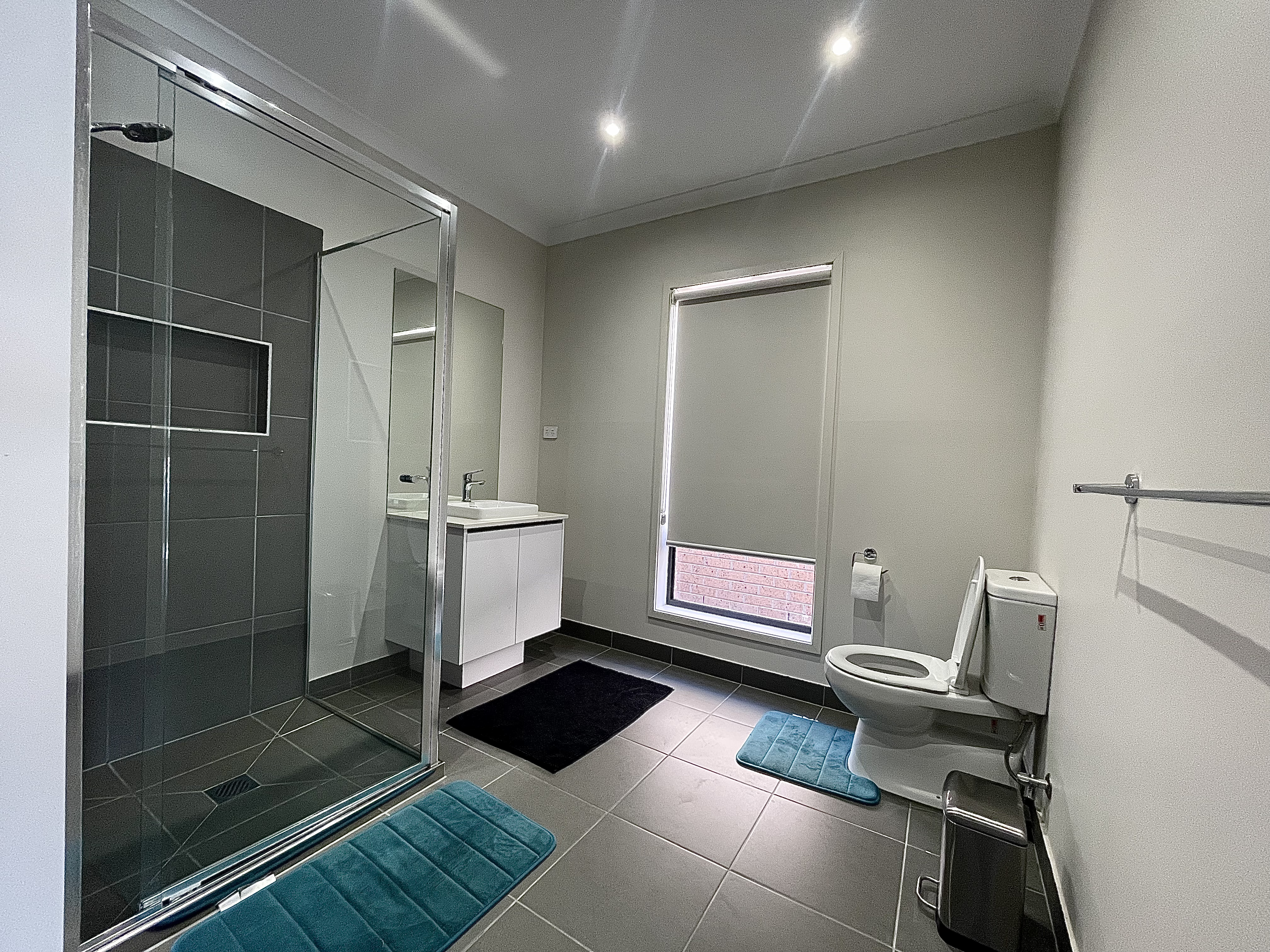 Wollert - 4 Bedrooms Spacious Home-SIL, STA and MTA — Home image 4