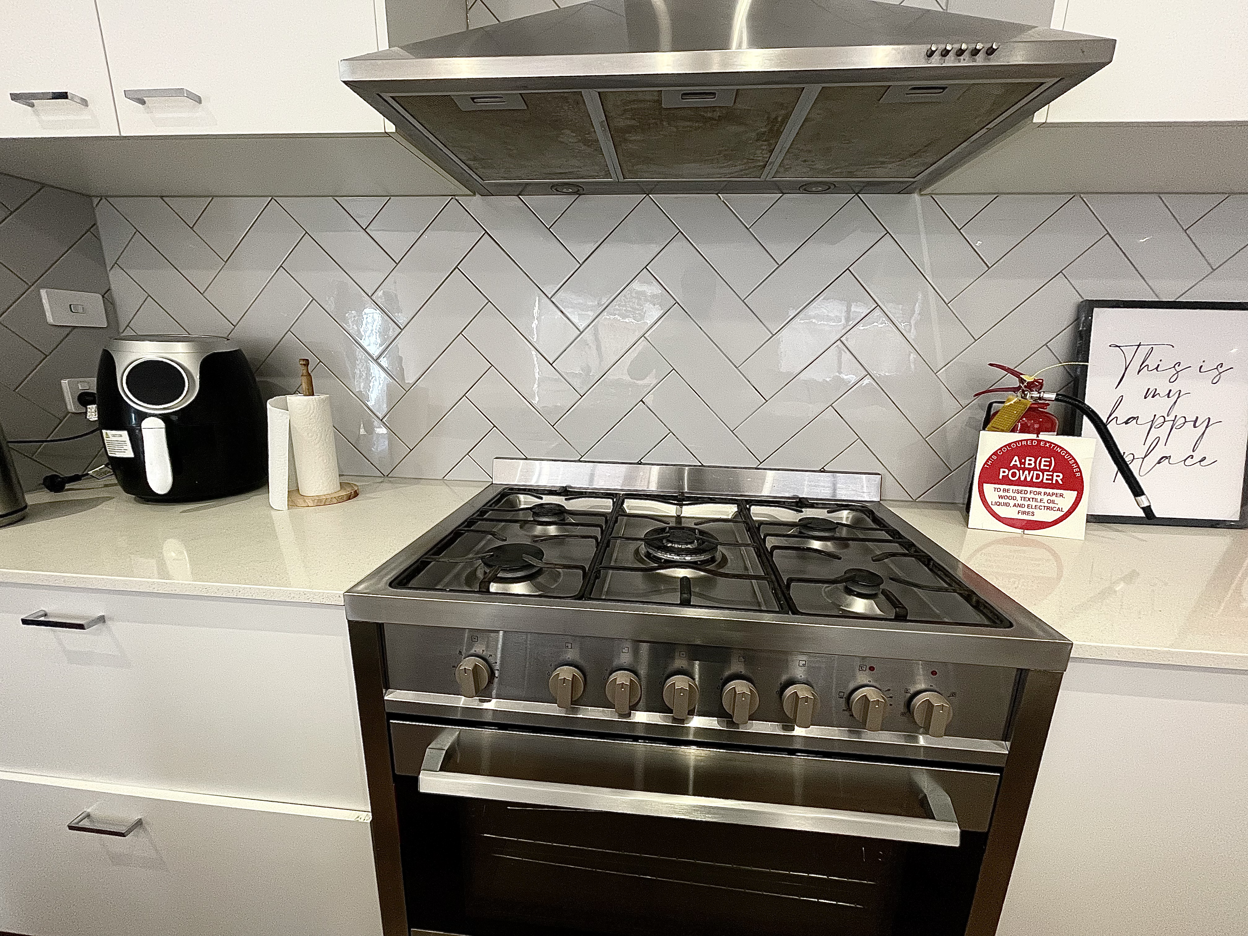 Wollert - 4 Bedrooms Spacious Home-SIL, STA and MTA — Home image 6