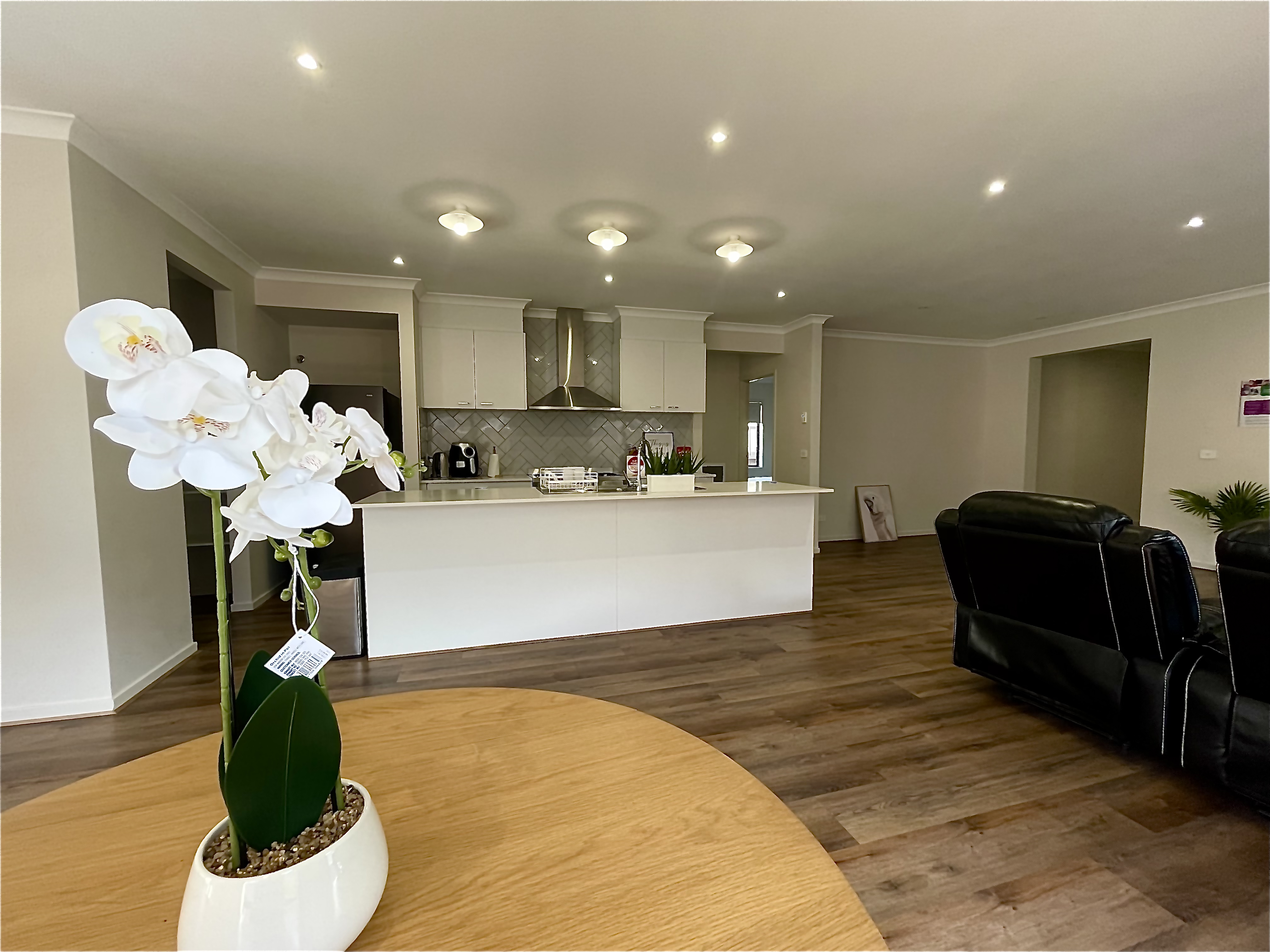 Wollert - 4 Bedrooms Spacious Home-SIL, STA and MTA — Home image 9