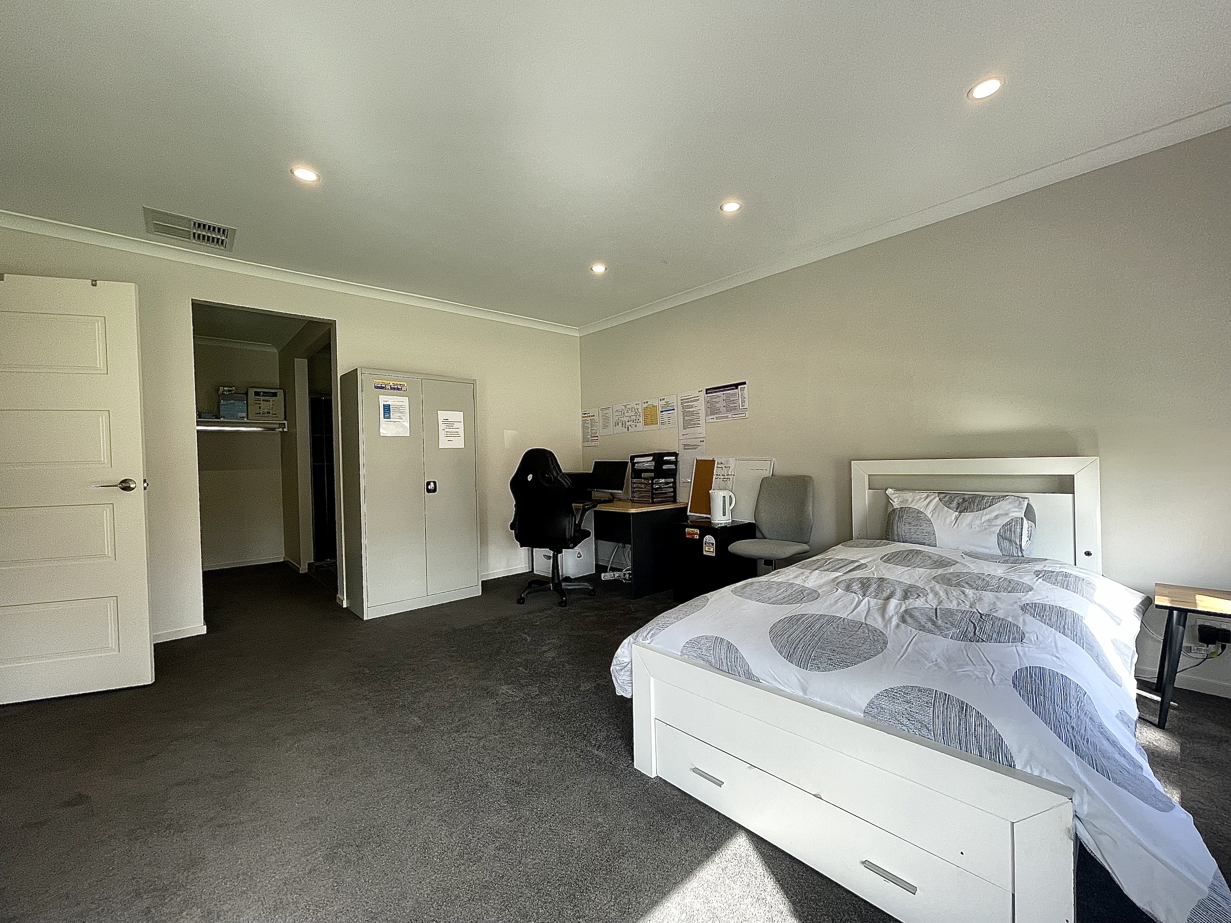 Wollert - 4 Bedrooms Spacious Home-SIL, STA and MTA — Home image 10