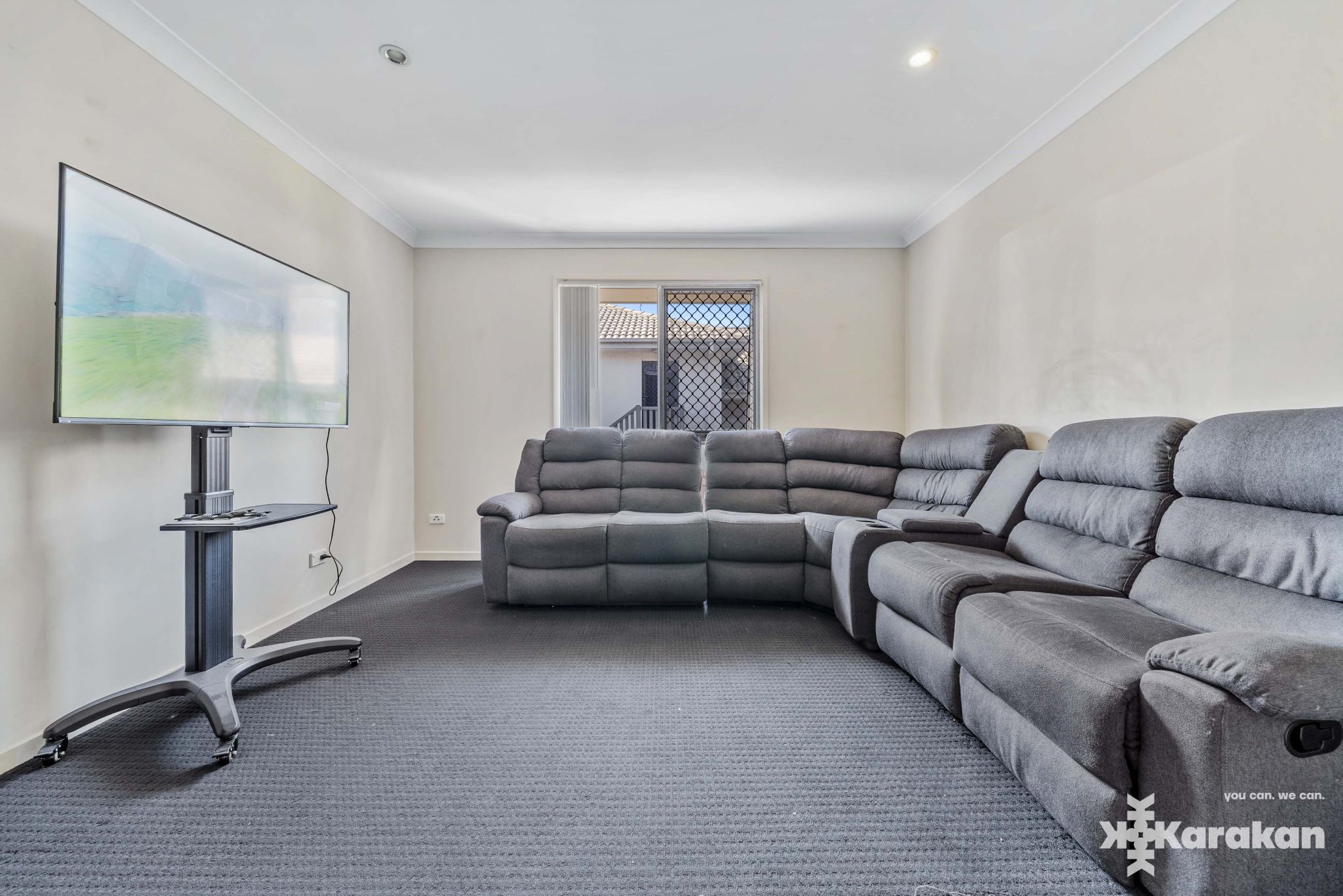 Elevated home with rural aspect close to amenities and local parks in Bahrs Scrub
