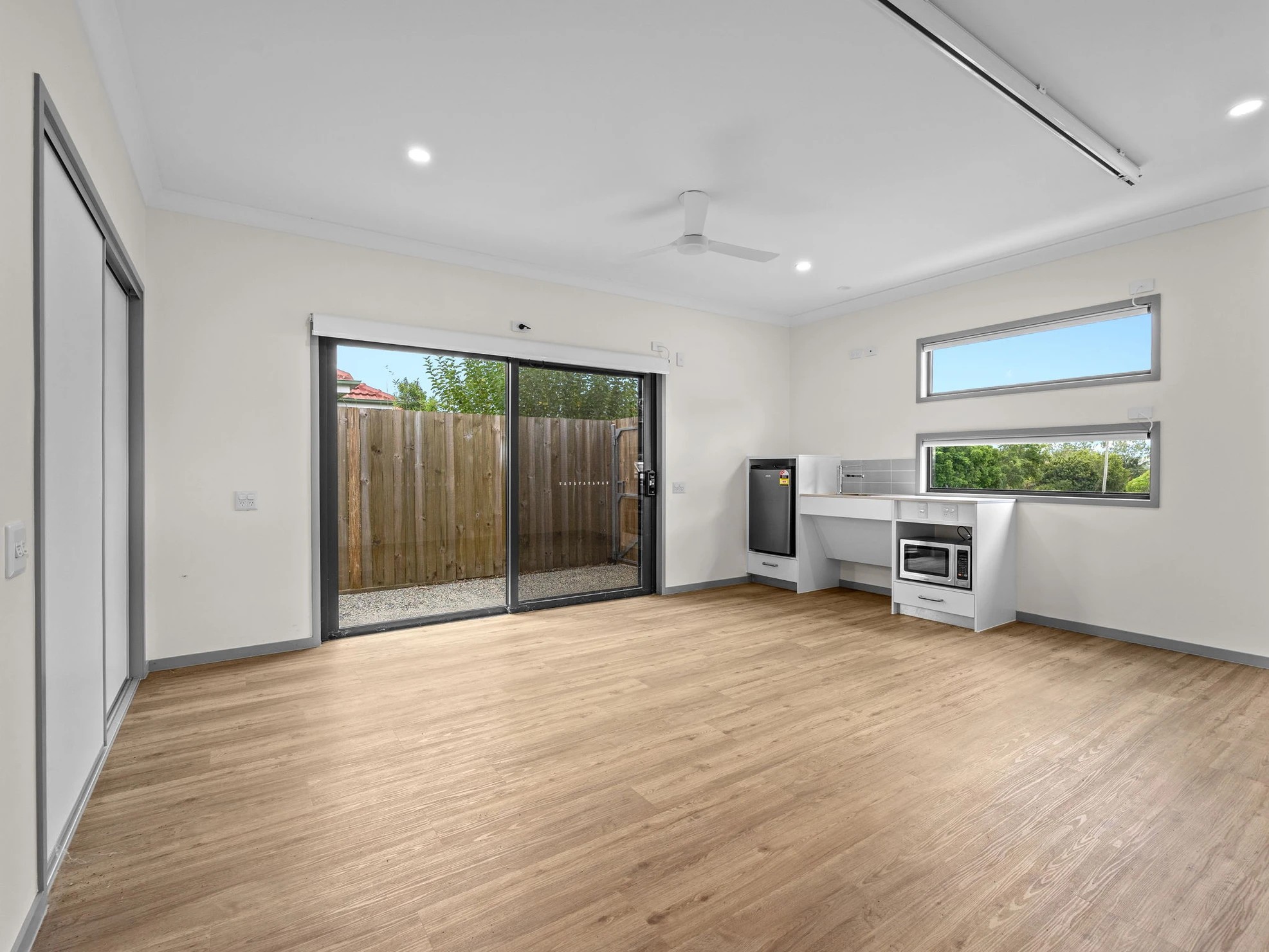 Silkstone QLD 4304 — Home image 4