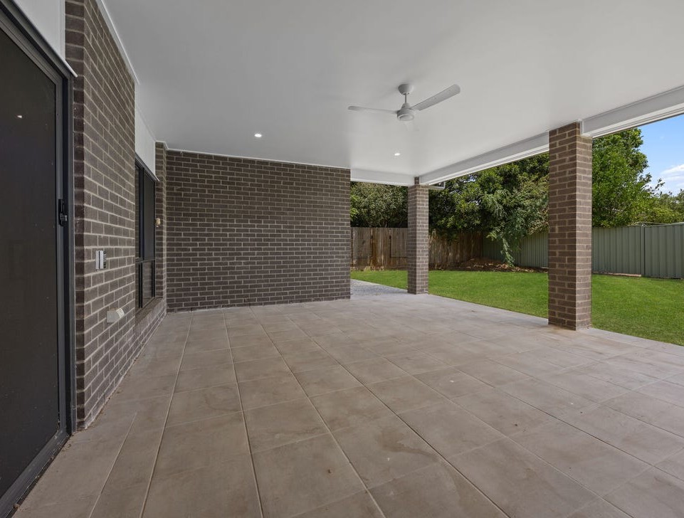 Silkstone QLD 4304 — Home image 12