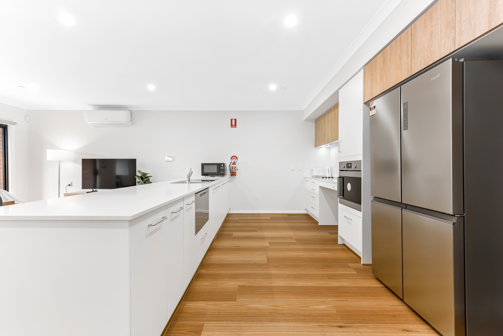 NEW 3 Resident House with 2 Living Areas near local Shopping Center — Home image 4