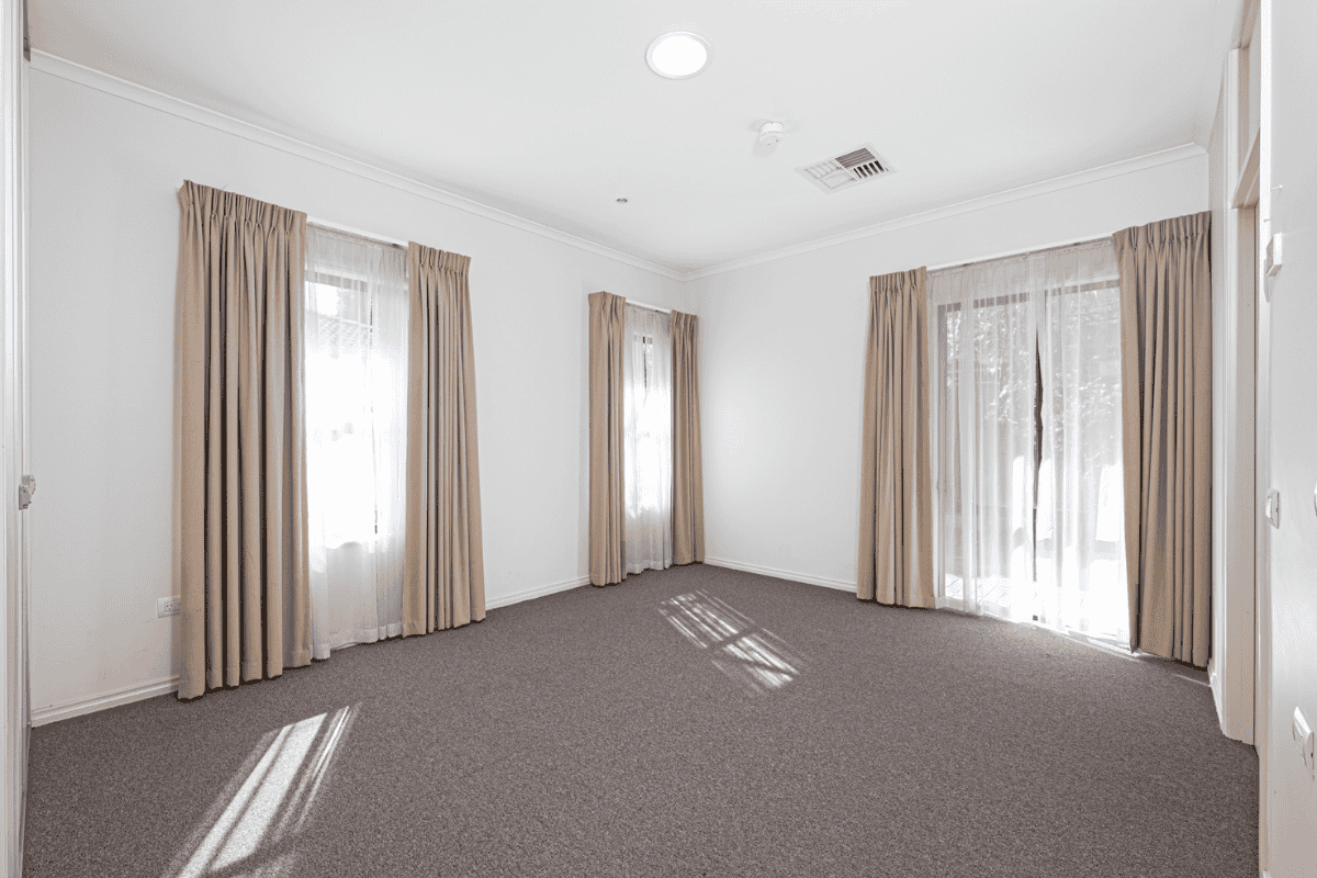 Spacious Wheelchair-Friendly Home in a Prime Location — Home image 3