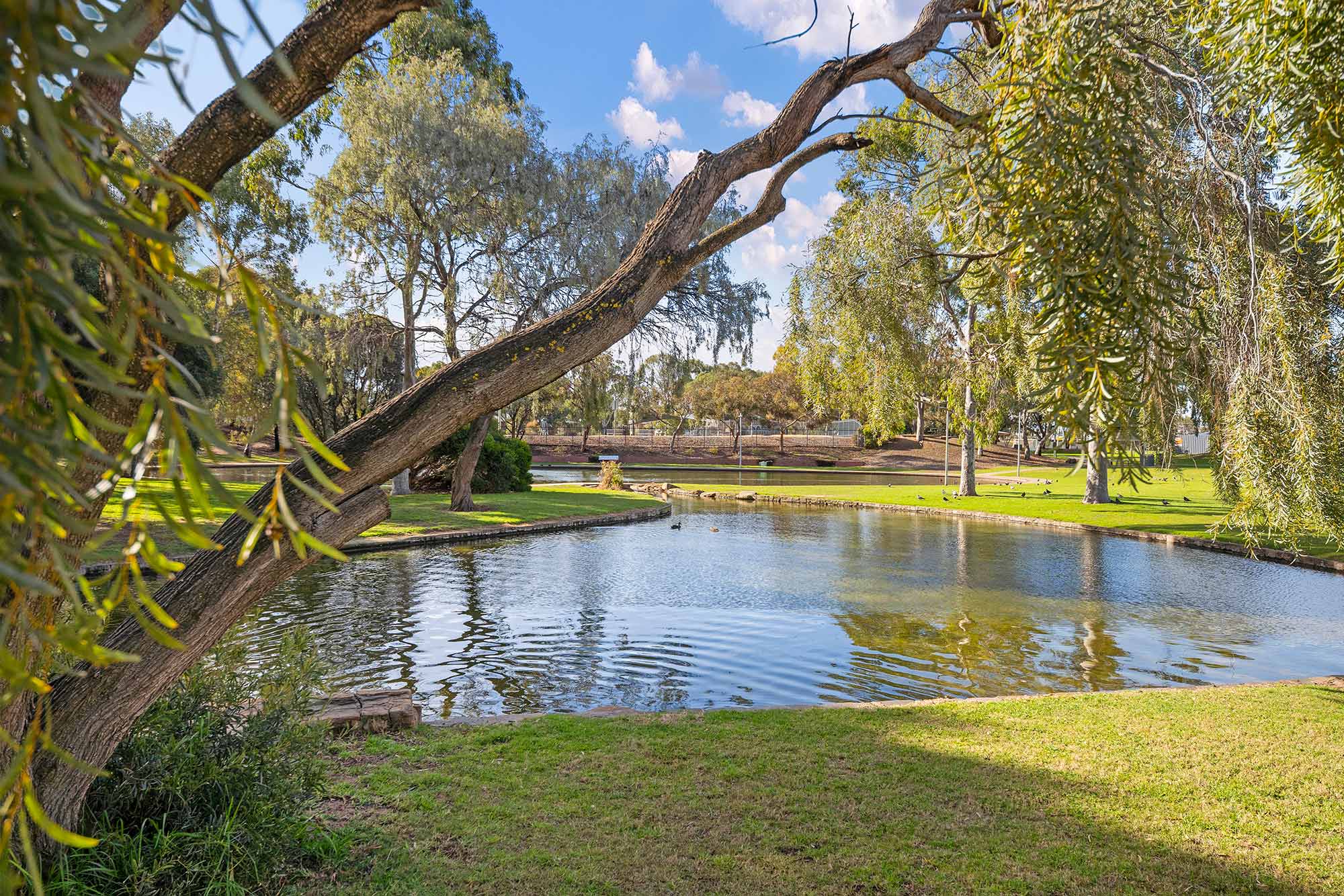 Be in vibrant Henley Square in under 10 minutes! — Home image 19