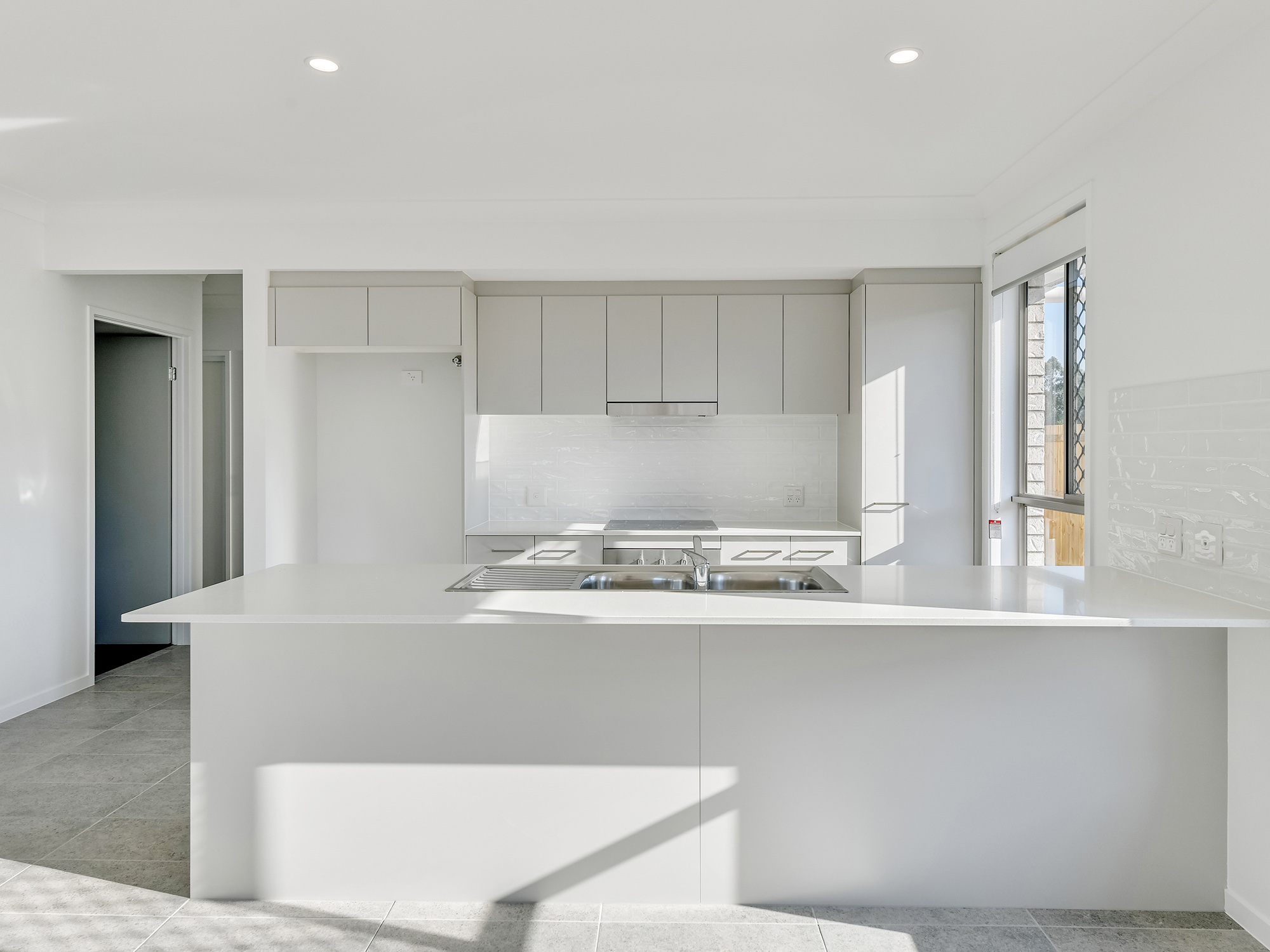 2 SDA (Improved Liv.) + Guest Room or OOA. Available Now in Gleneagle — Home image 2