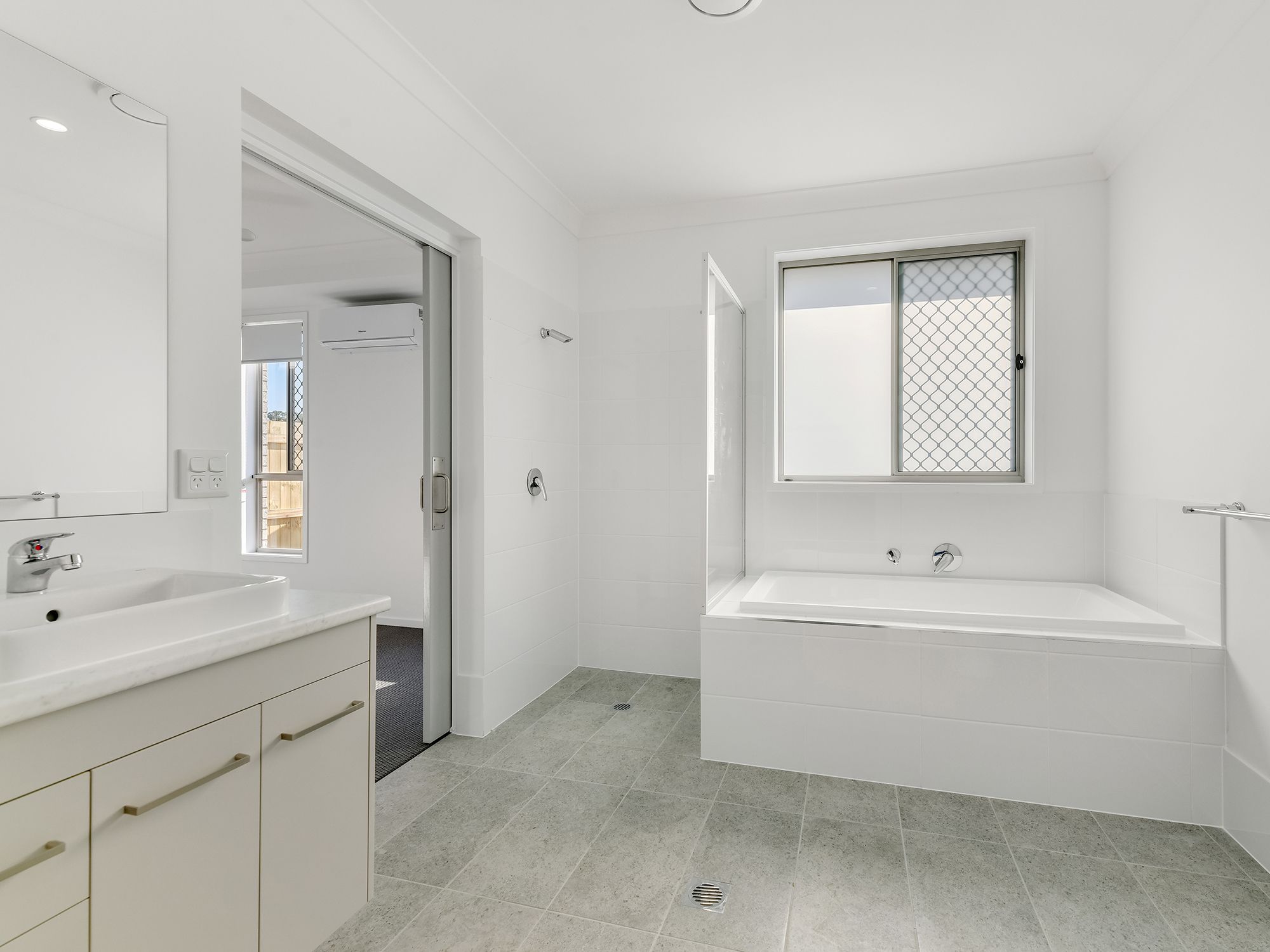 2 SDA (Improved Liv.) + Guest Room or OOA. Available Now in Gleneagle — Home image 6