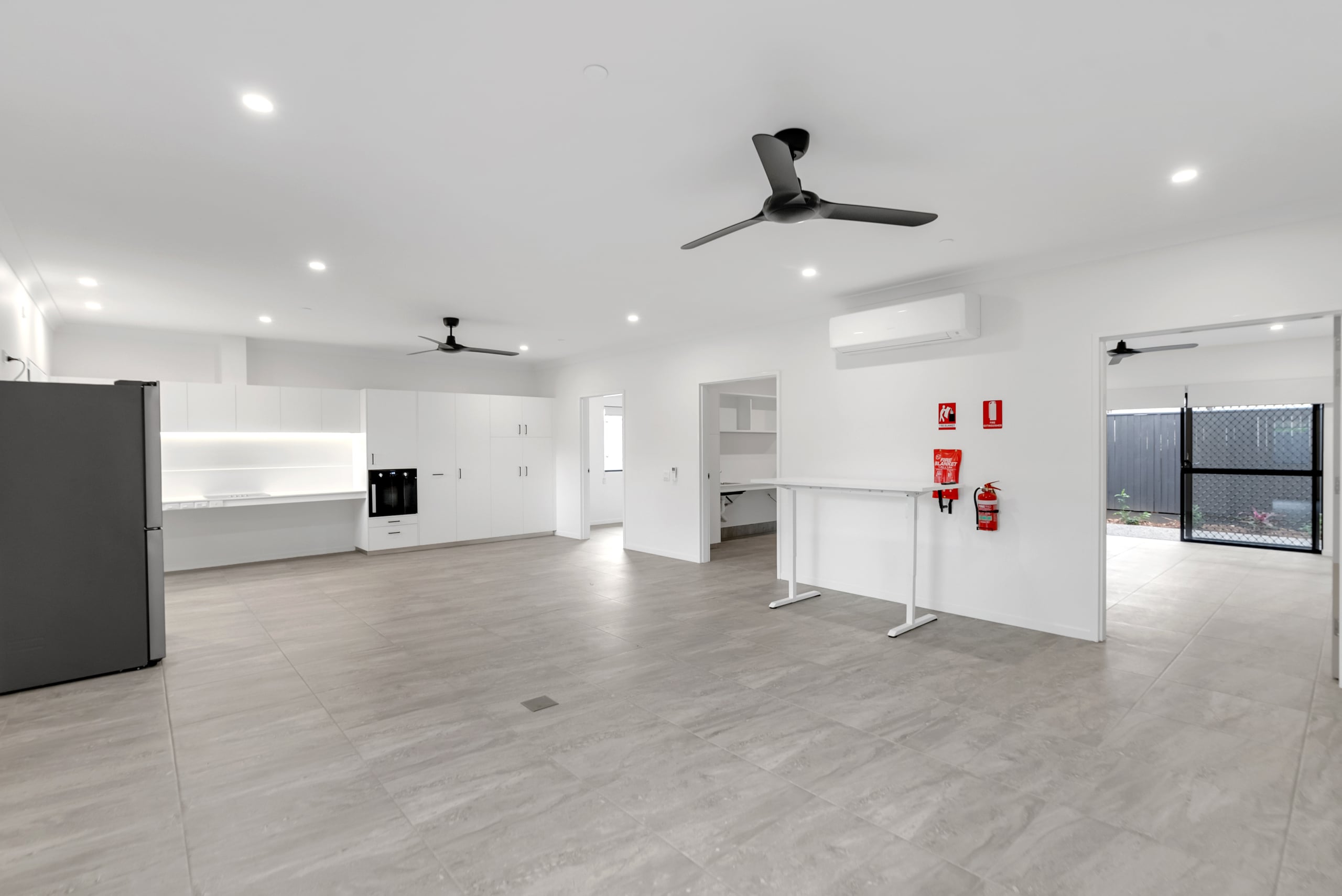 House and Villa in White Rock — Home image 2
