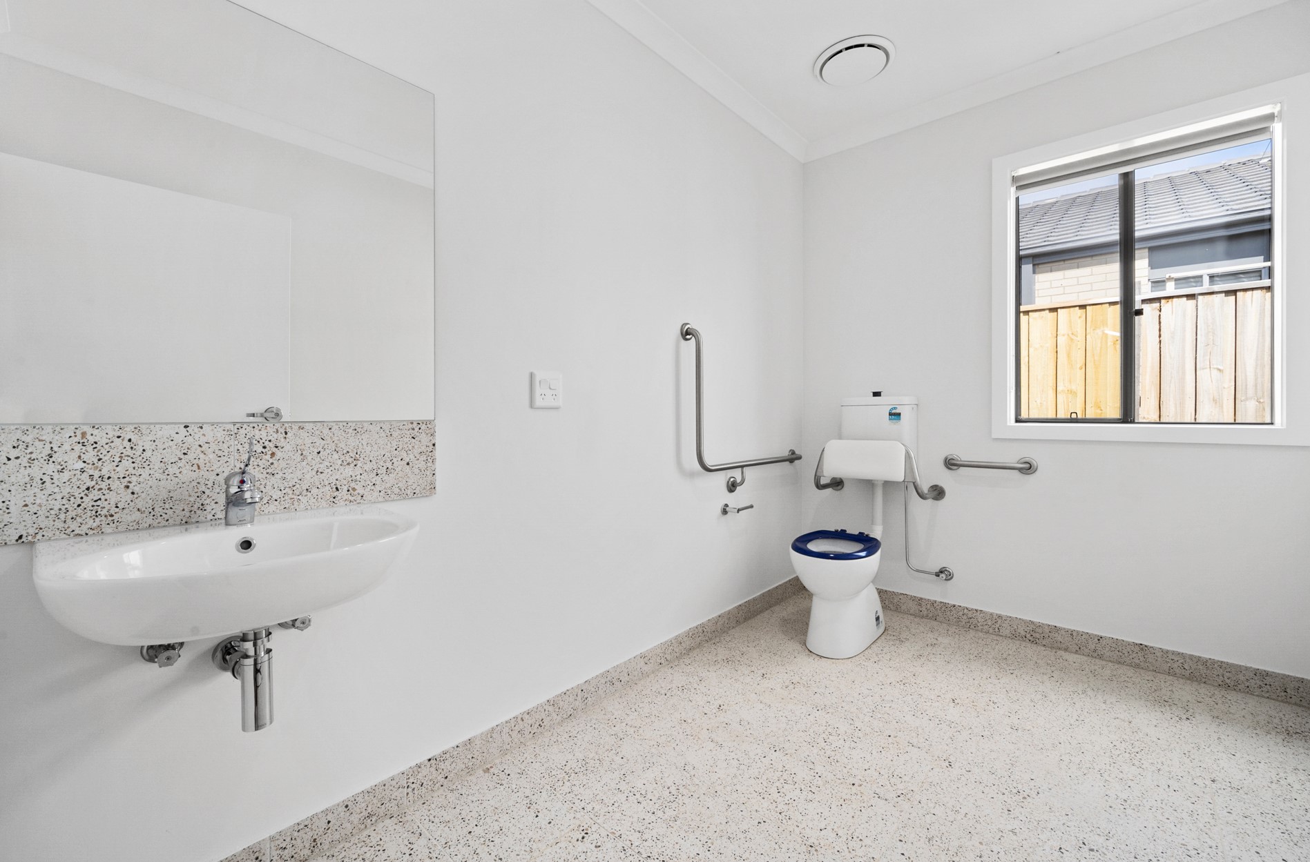 Seeking female housemate for a Beautiful SDA! — Home image 2