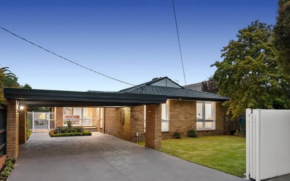 Elegant and Expansive SIL Home in Caulfield in Caulfield