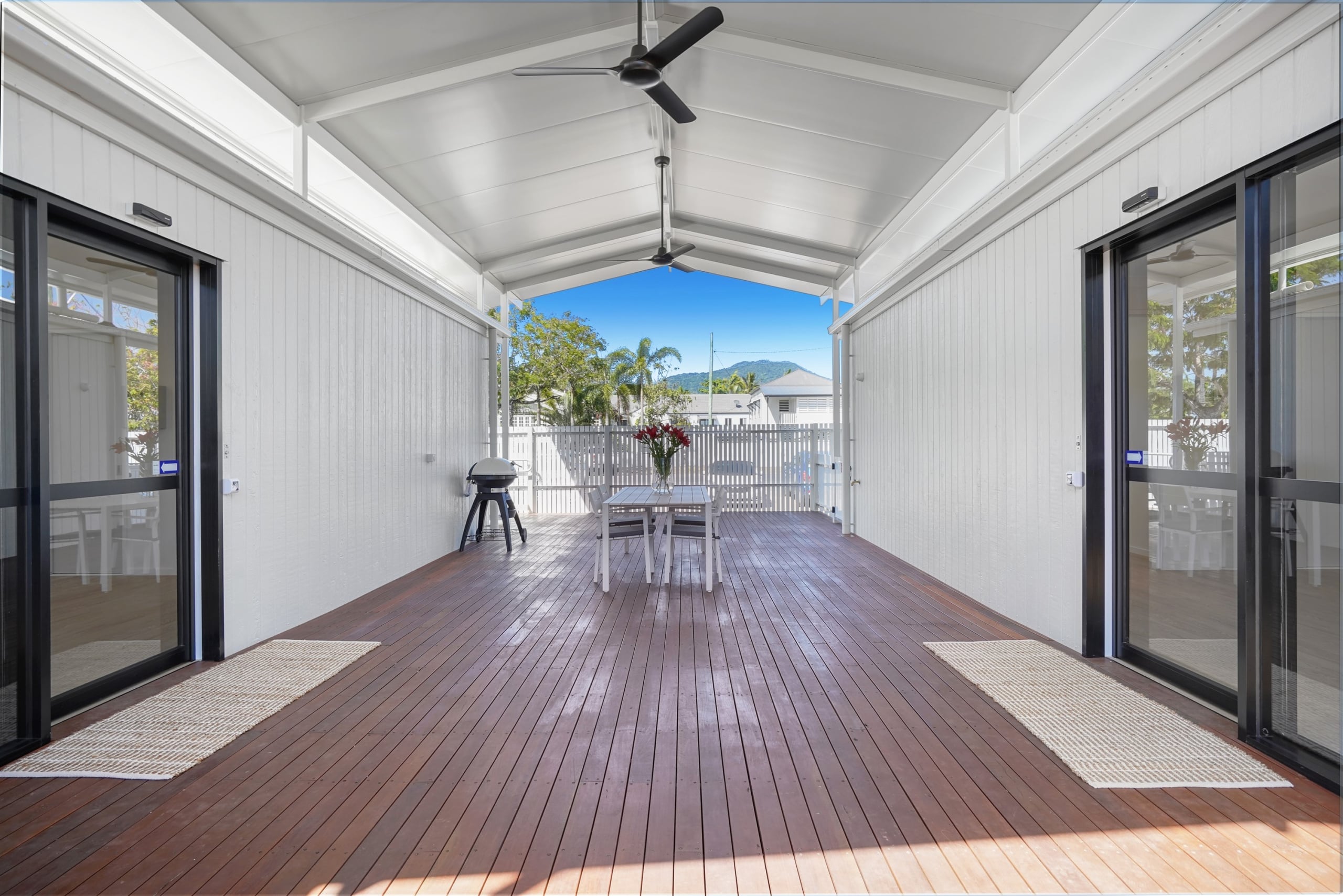 2 bedroom Villas in Cairns CBD — Home image 2