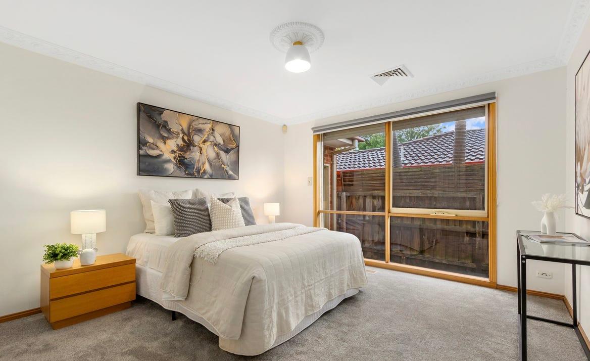 Calm & Spacious SIL Home Bordering the Park, Walk to Shopping Centre & Station — Home image 5