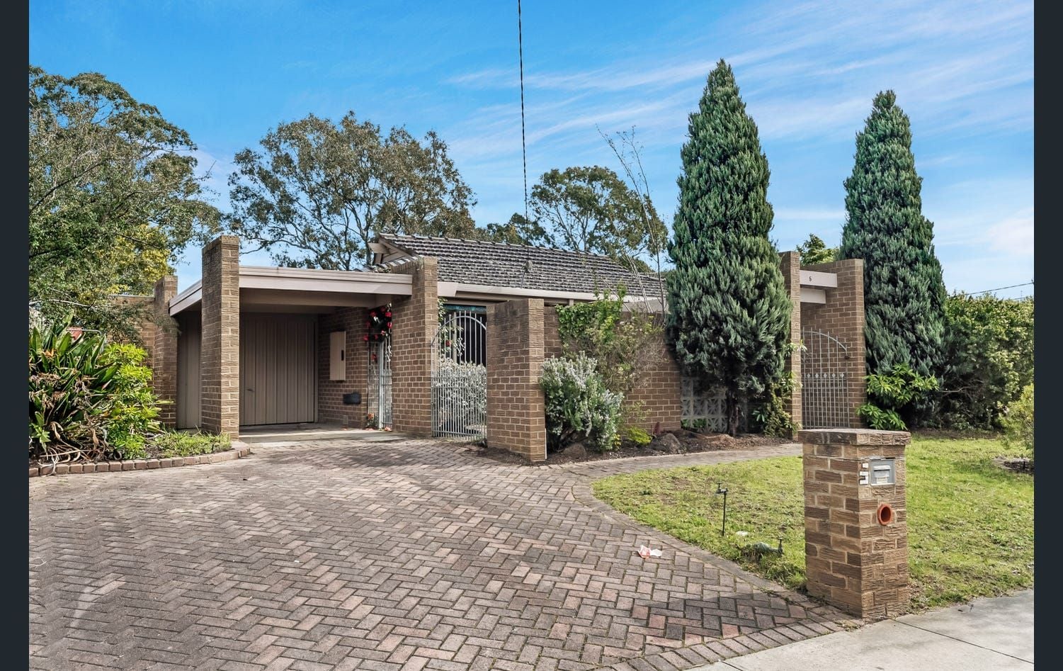 Vintage 3bedroom house in BUNDOORA (5km away from hospital) in Bundoora