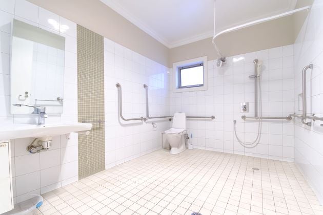Vacancy in spacious home near the beach — Home image 8