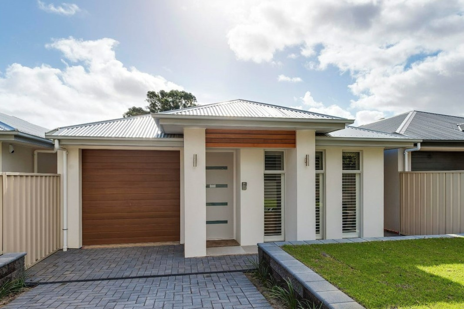 Beautiful contemporary four-bedroom property with a nice secure back yard with alfresco. in St Marys