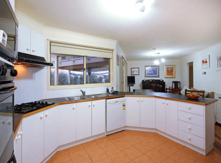 5 Bedroom Shared Home, Mornington in Mornington