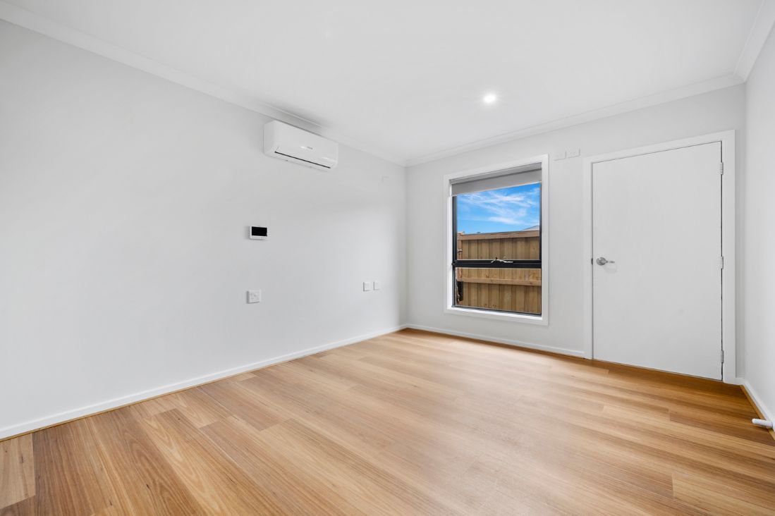 Modern 4-Bedroom HPS - Labrador Street, Clyde North VIC — Home image 5