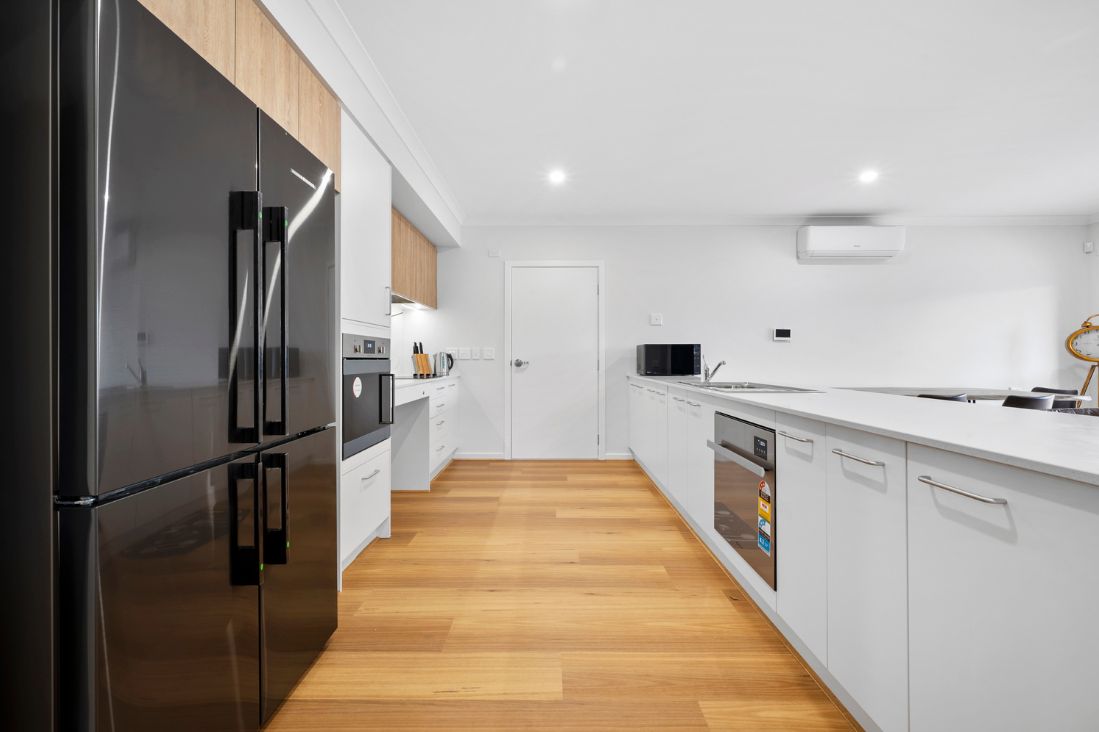 Modern 4-Bedroom HPS - Labrador Street, Clyde North VIC — Home image 7