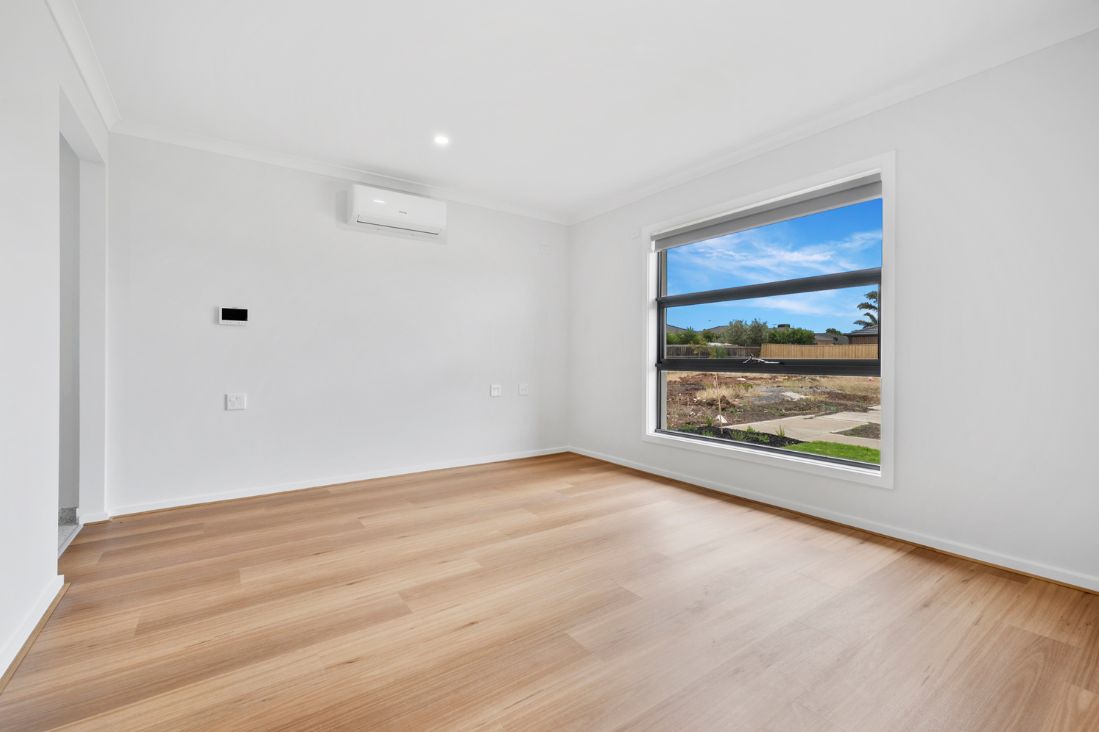 Modern 4-Bedroom HPS - Labrador Street, Clyde North VIC — Home image 10